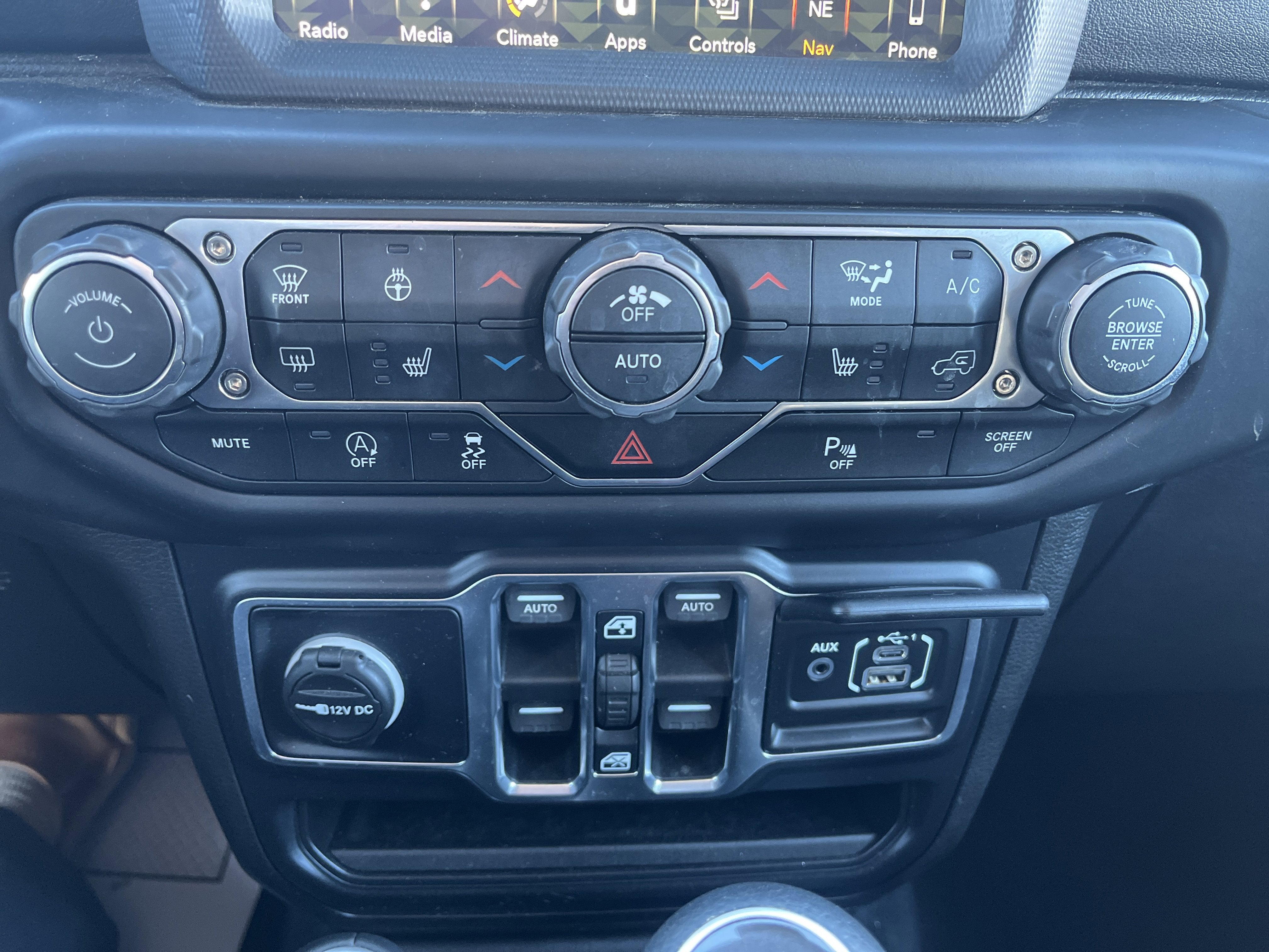 2019 Jeep Wrangler Unlimited Sahara 4WD ColdWx LED-LightingGroup w/AdptvCrz Nav HtdLthr HtdSteeringWhl 3-PieceHardtop