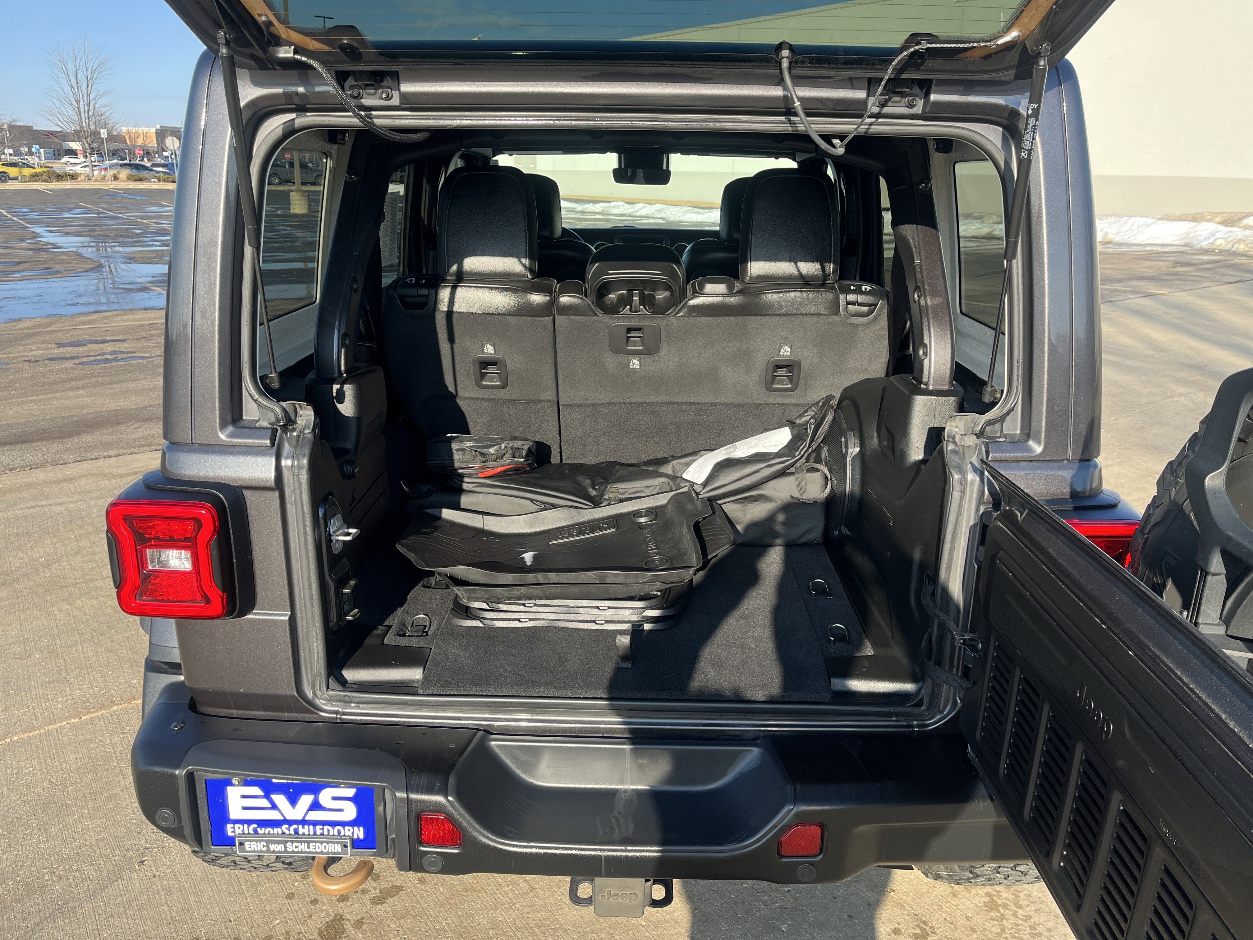 2021 Jeep Wrangler Unlimited Rubicon 392 V8 4WD Trailer-Tow XTremeRecom35-InchTirePkgs w/Sky-OneTouchPwrTop Nav HtdLthr