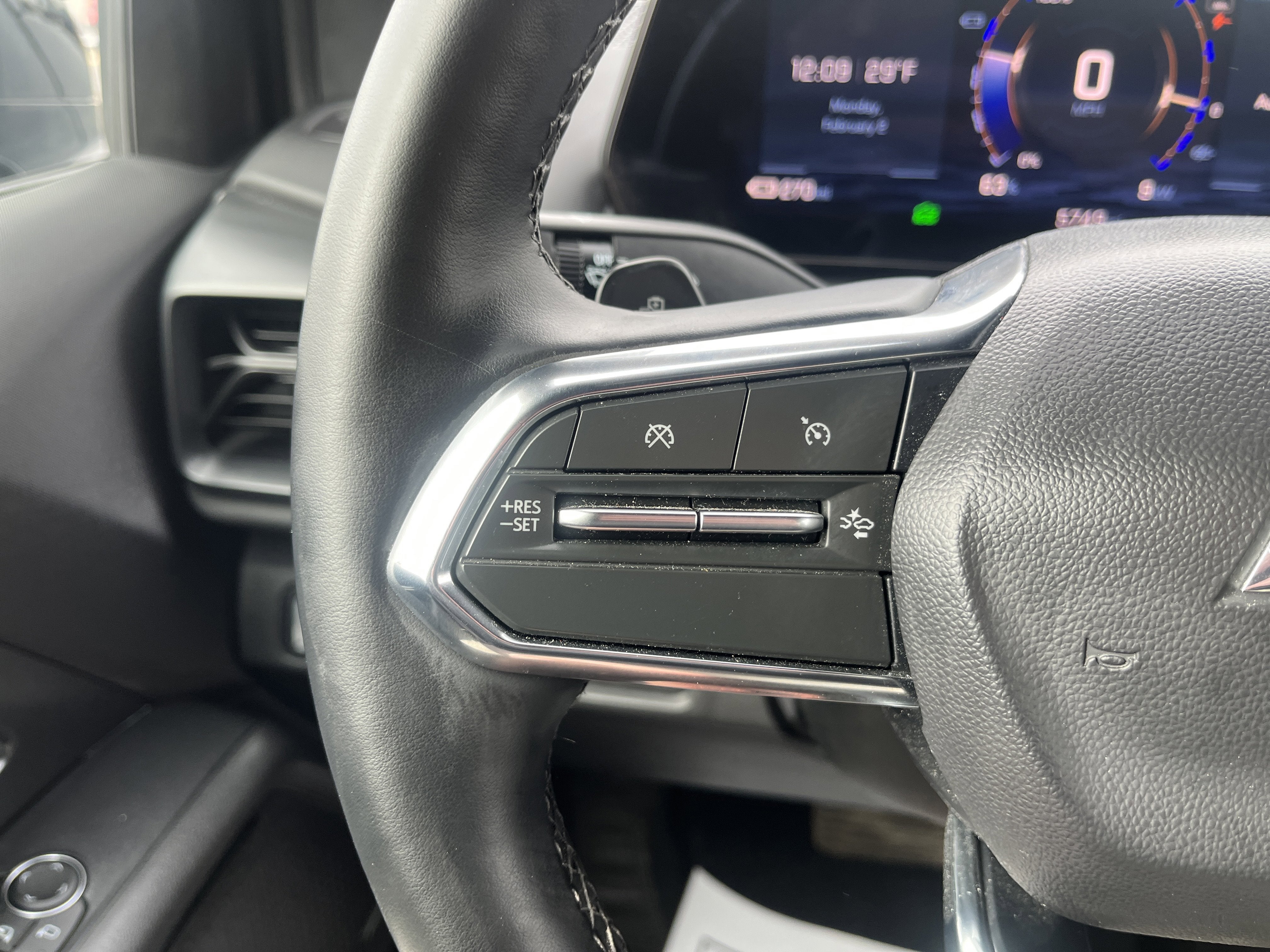 2025 Chevrolet Silverado EV LT Extended Range e4WD w/AdptvCrz Spray-OnBedliner HD-SrrndVsn