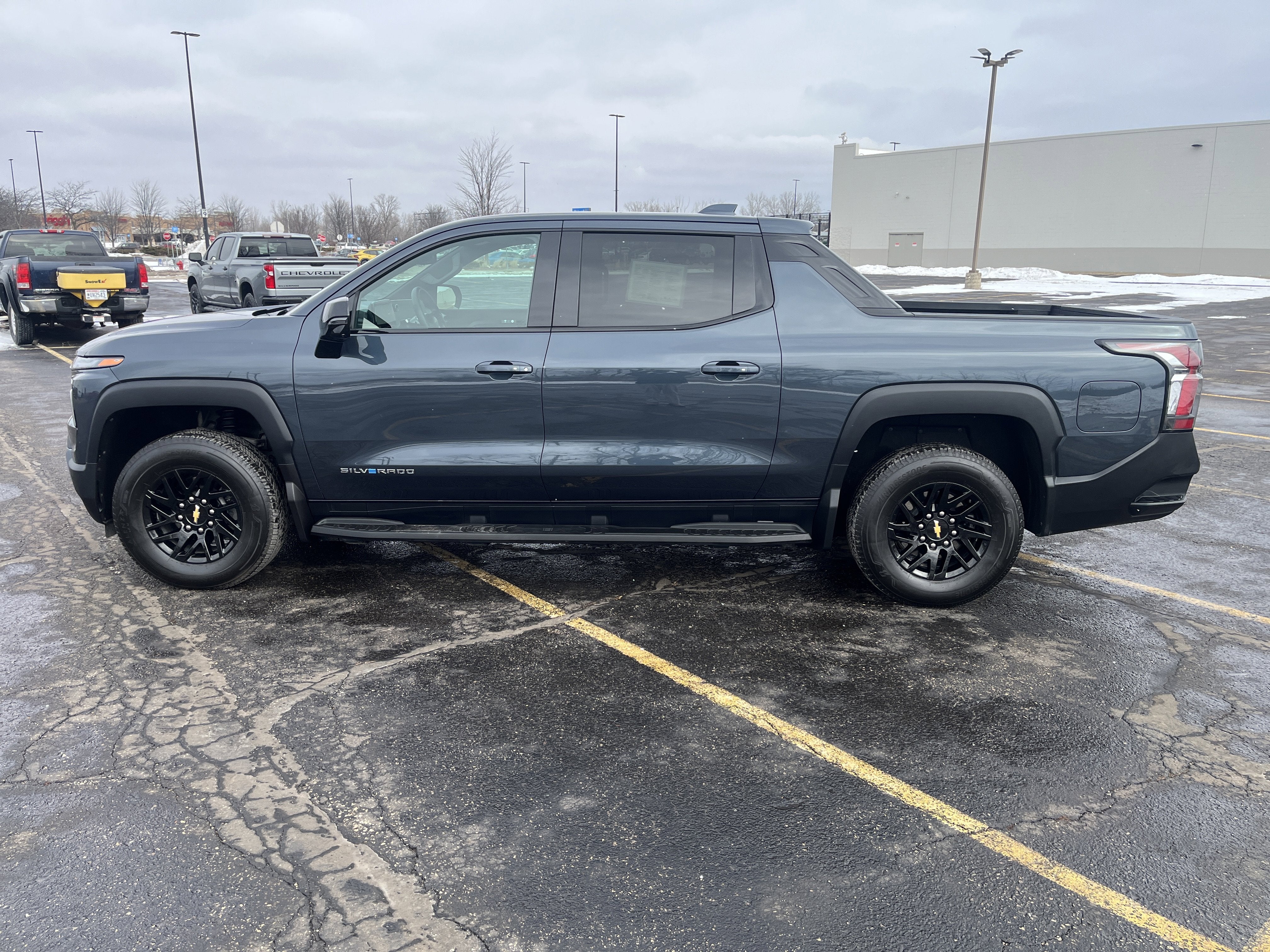 2025 Chevrolet Silverado EV LT Extended Range e4WD w/AdptvCrz Spray-OnBedliner HD-SrrndVsn