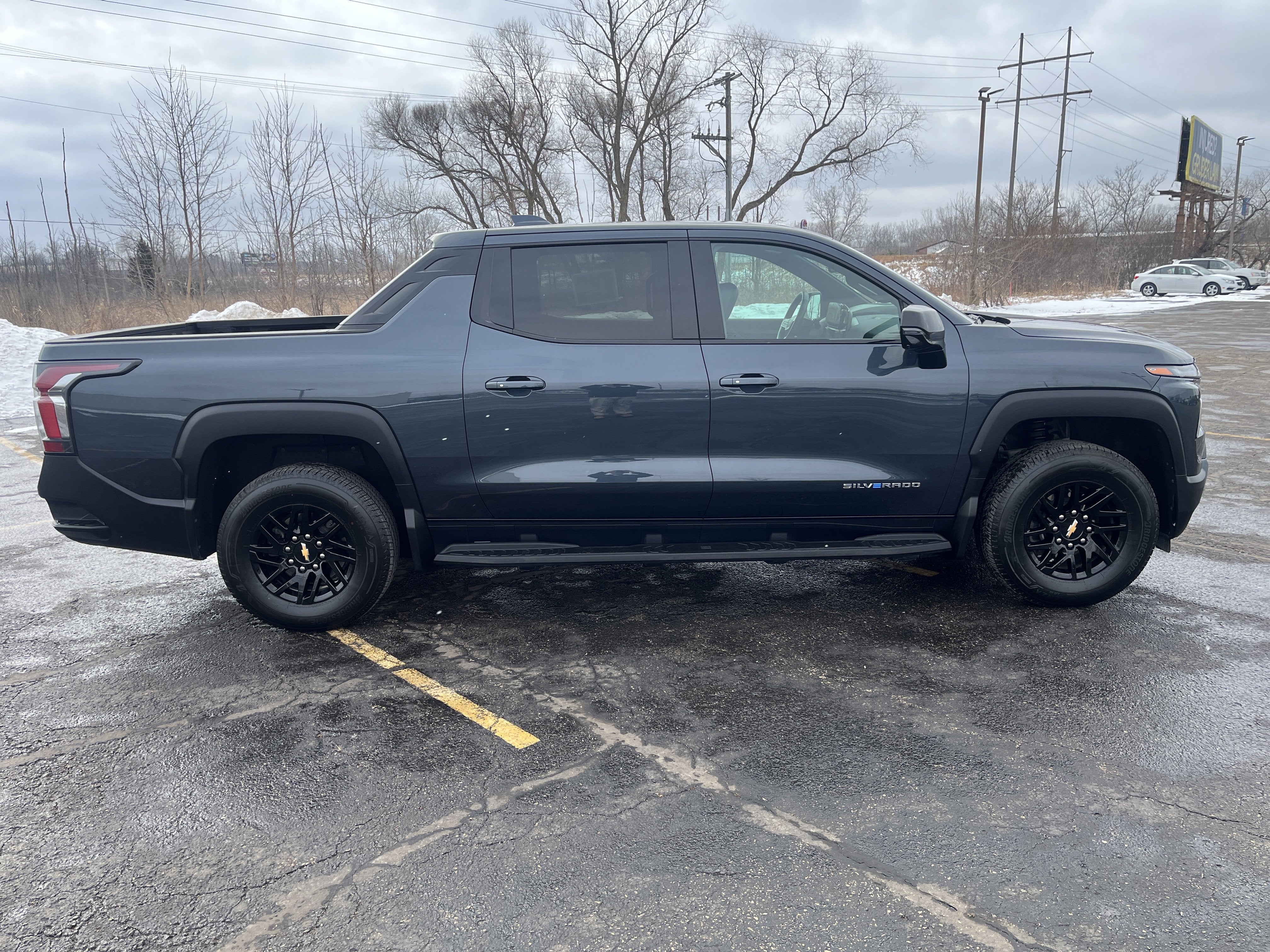 2025 Chevrolet Silverado EV LT Extended Range e4WD w/AdptvCrz Spray-OnBedliner HD-SrrndVsn