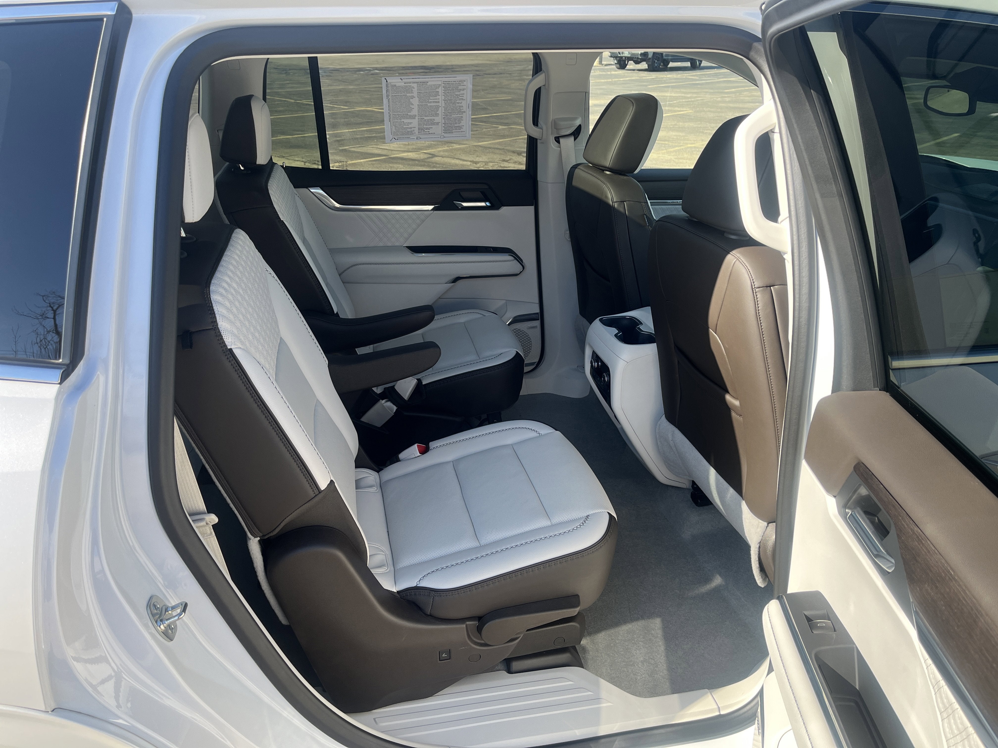 2025 GMC Acadia Denali w/Sunroof AdptvCrz HtdCldMemLthr HtdStrngWhl 20s HD-SurroundVision