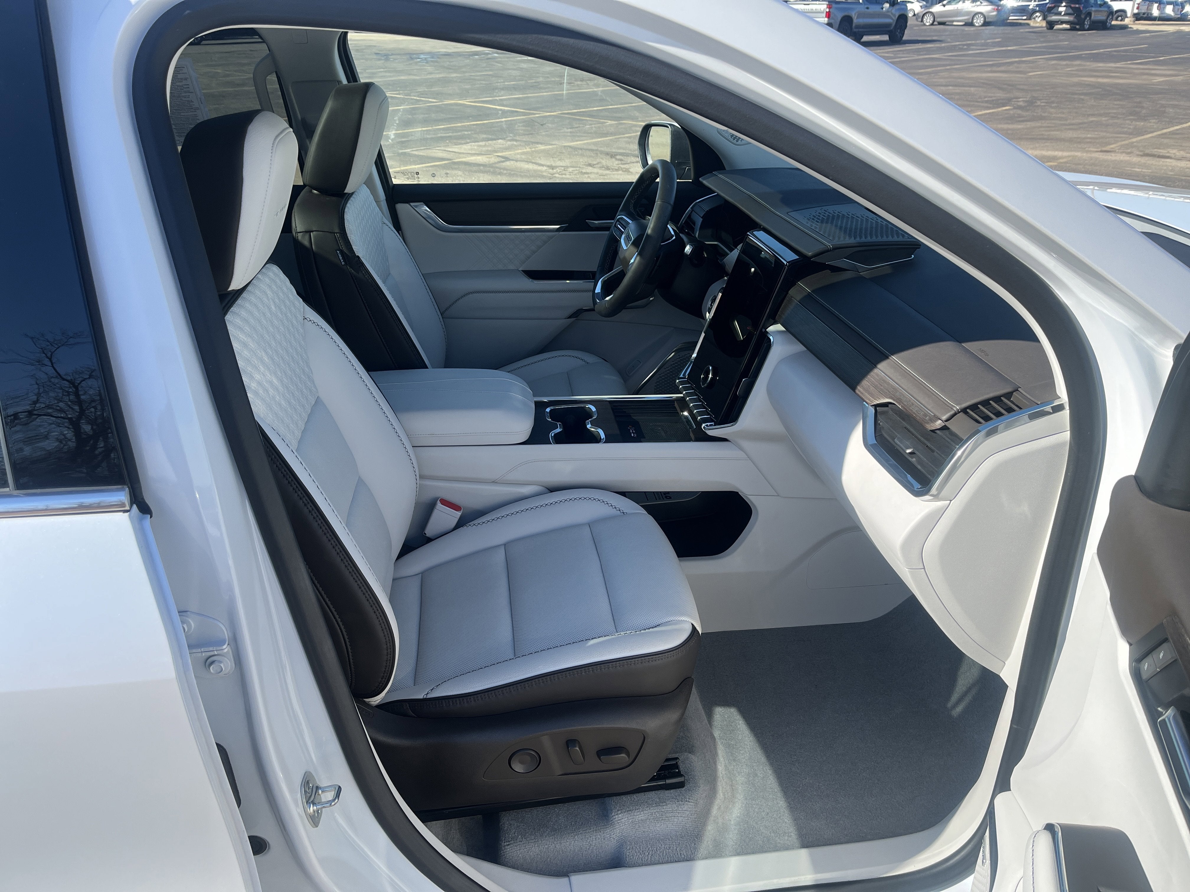 2025 GMC Acadia Denali w/Sunroof AdptvCrz HtdCldMemLthr HtdStrngWhl 20s HD-SurroundVision