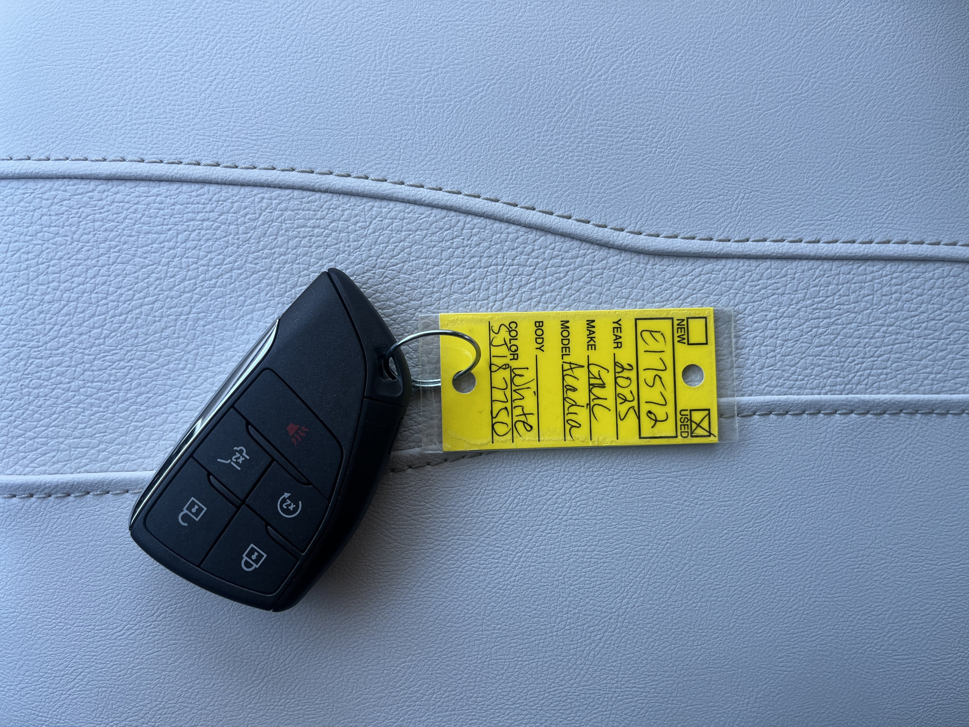 2025 GMC Acadia Denali w/Sunroof AdptvCrz HtdCldMemLthr HtdStrngWhl 20s HD-SurroundVision