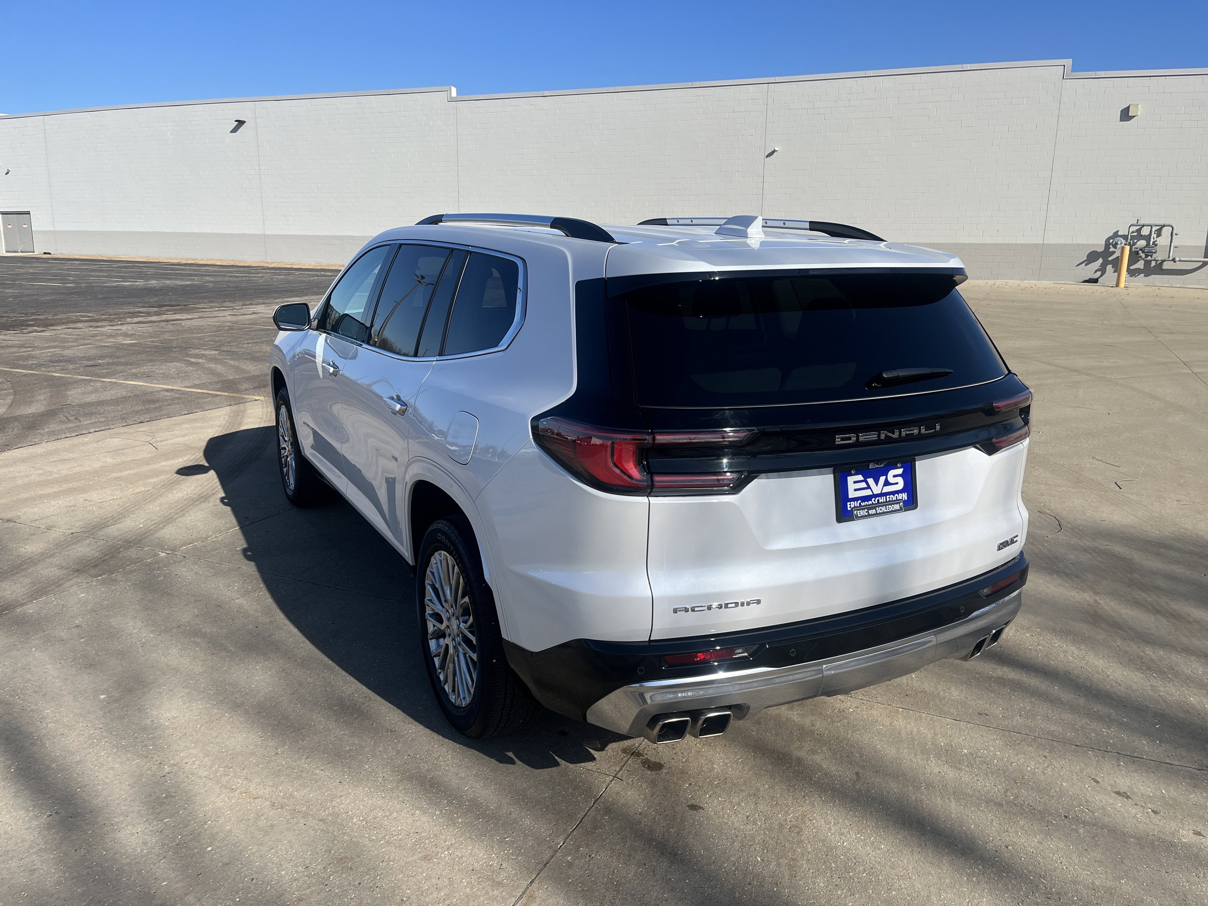 2025 GMC Acadia Denali w/Sunroof AdptvCrz HtdCldMemLthr HtdStrngWhl 20s HD-SurroundVision