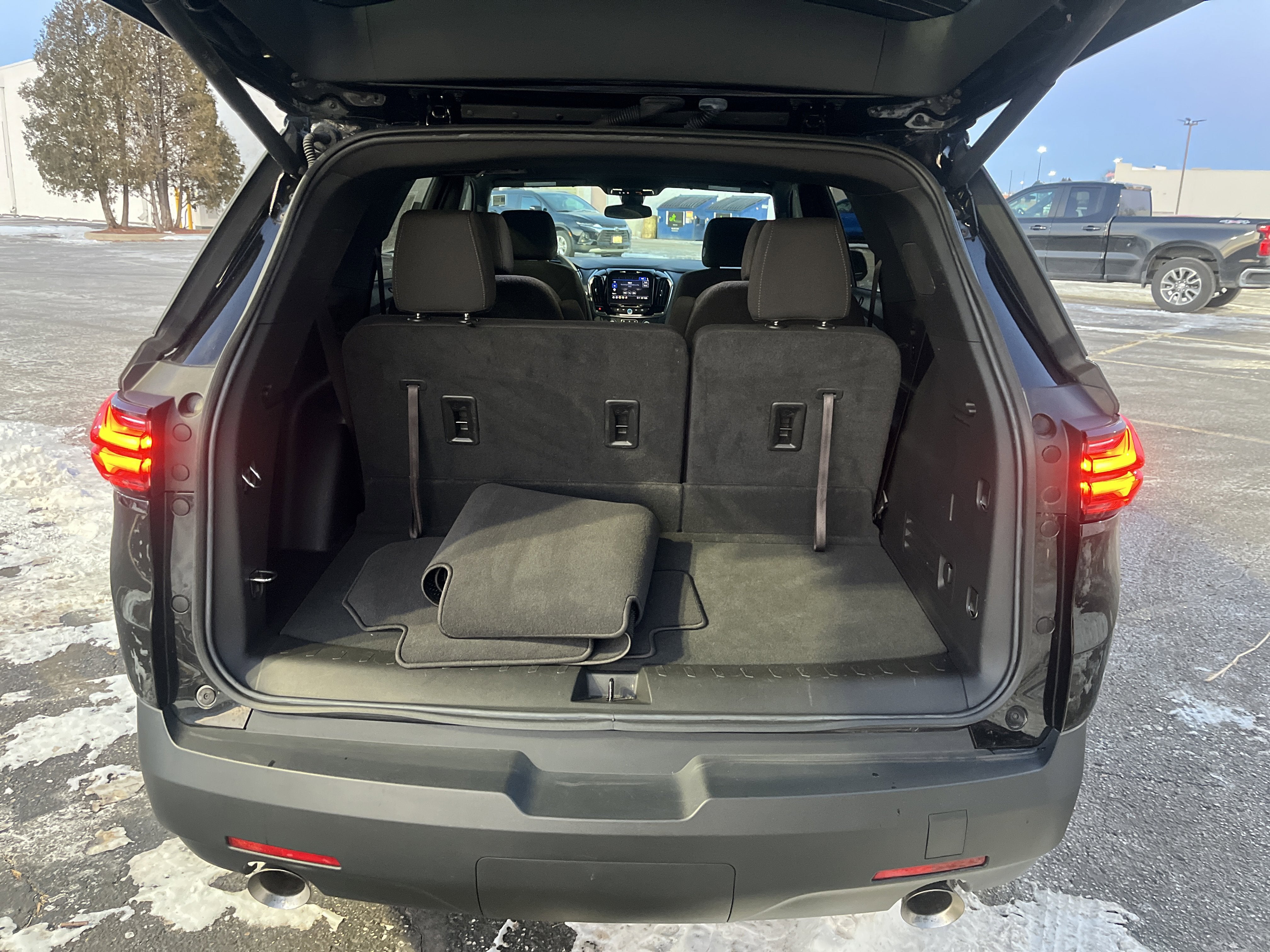 2023 Chevrolet Traverse LT Cloth AWD TraileringEquipment w/HtdSeats RemoteStart 8-WayPwrDrvrSeat