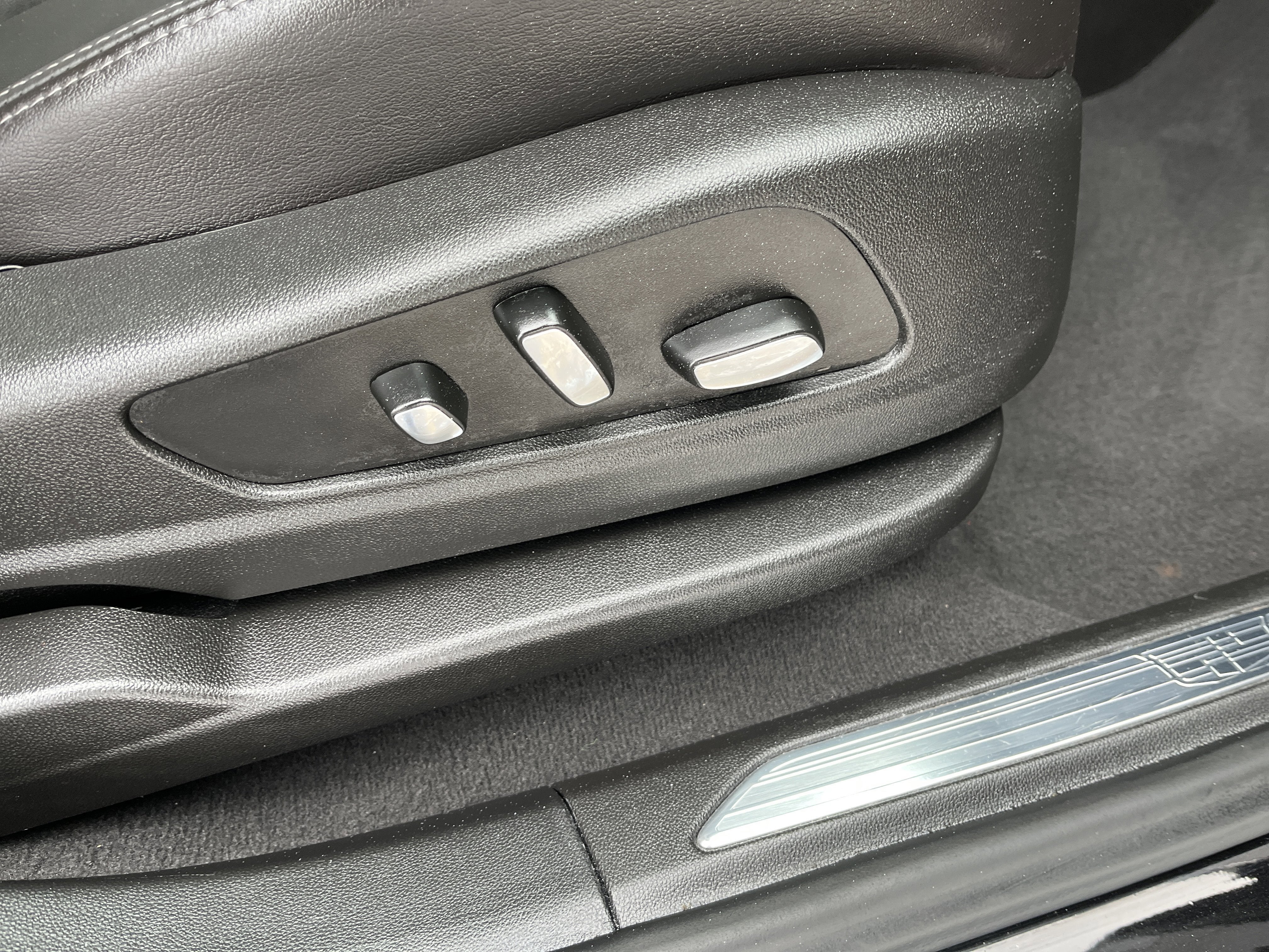 2025 Cadillac XT5 Premium Luxury AWD 3.6L w/Tri-ZoneAutomaticClimateControl HtdCldMemLthr AirIonizer Sunroof HD-RrCam