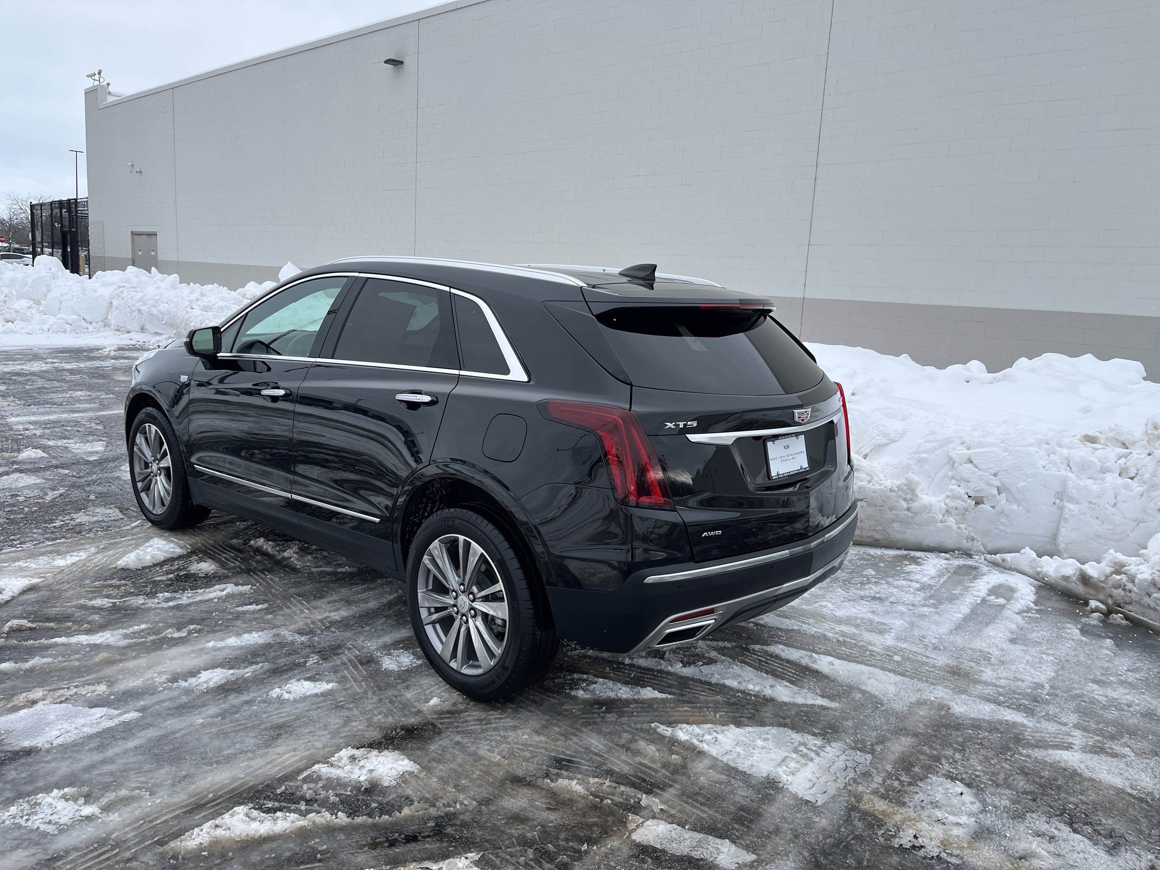 2025 Cadillac XT5 Premium Luxury AWD 3.6L w/Tri-ZoneAutomaticClimateControl HtdCldMemLthr AirIonizer Sunroof HD-RrCam