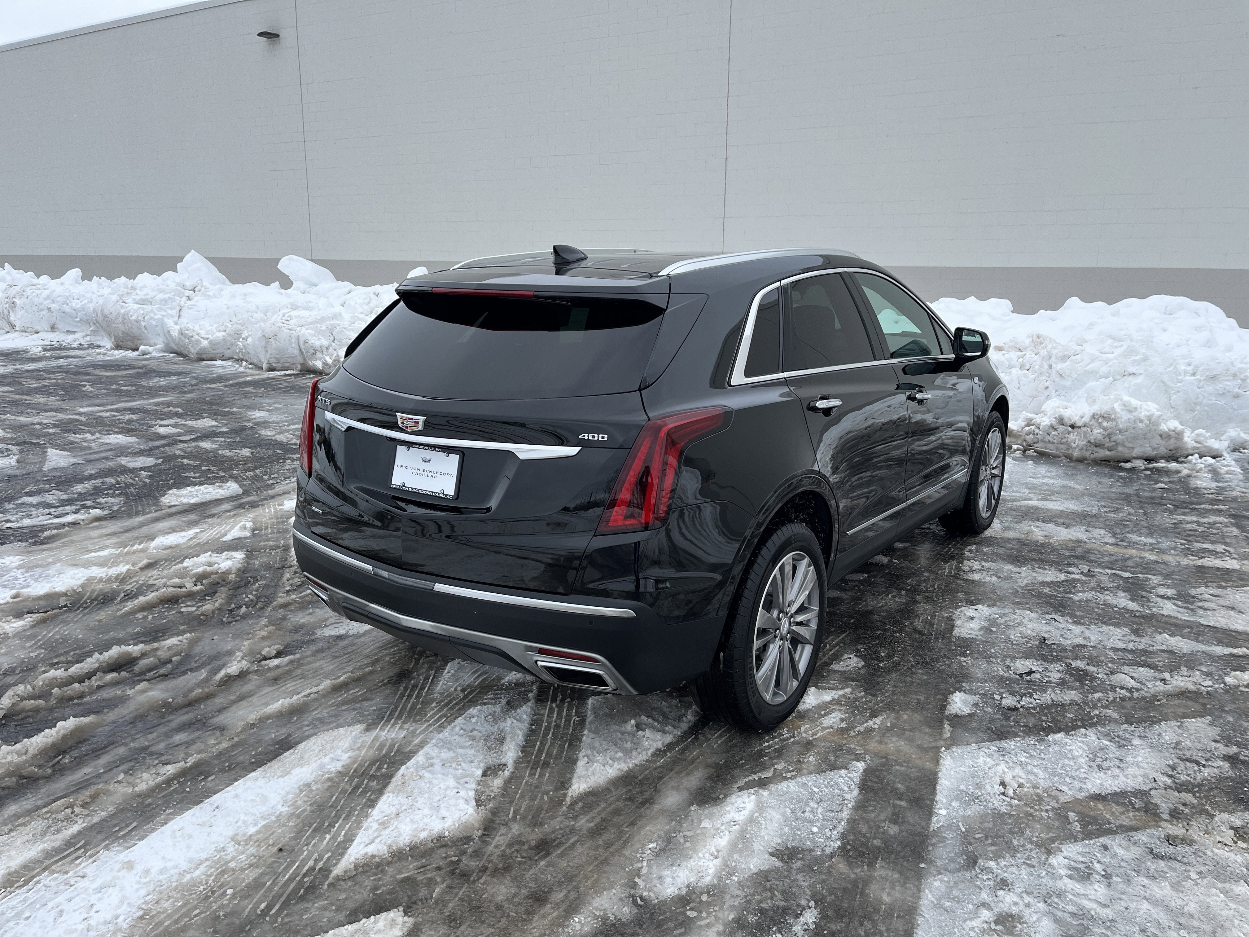 2025 Cadillac XT5 Premium Luxury AWD 3.6L w/Tri-ZoneAutomaticClimateControl HtdCldMemLthr AirIonizer Sunroof HD-RrCam