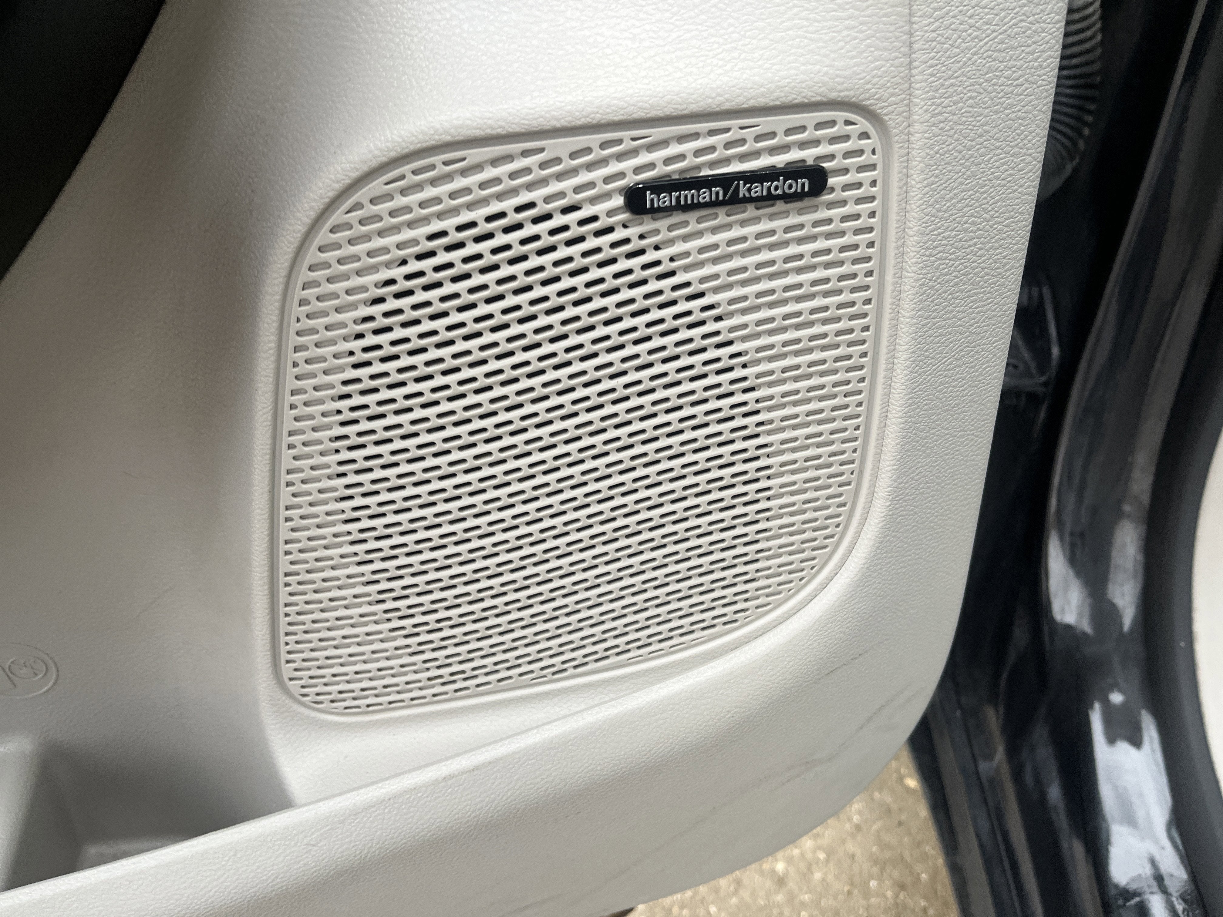 2017 Chrysler Pacifica Limited UConnectTheater&Sound AdvSftyTec 8-Pass&20InchWheelGroups w/Nav DVD AdptvCrz 360DegreeCamera