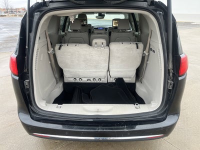 2017 Chrysler Pacifica Limited UConnectTheater&Sound AdvSftyTec 8-Pass&20InchWheelGroups w/Nav DVD AdptvCrz 360DegreeCamera