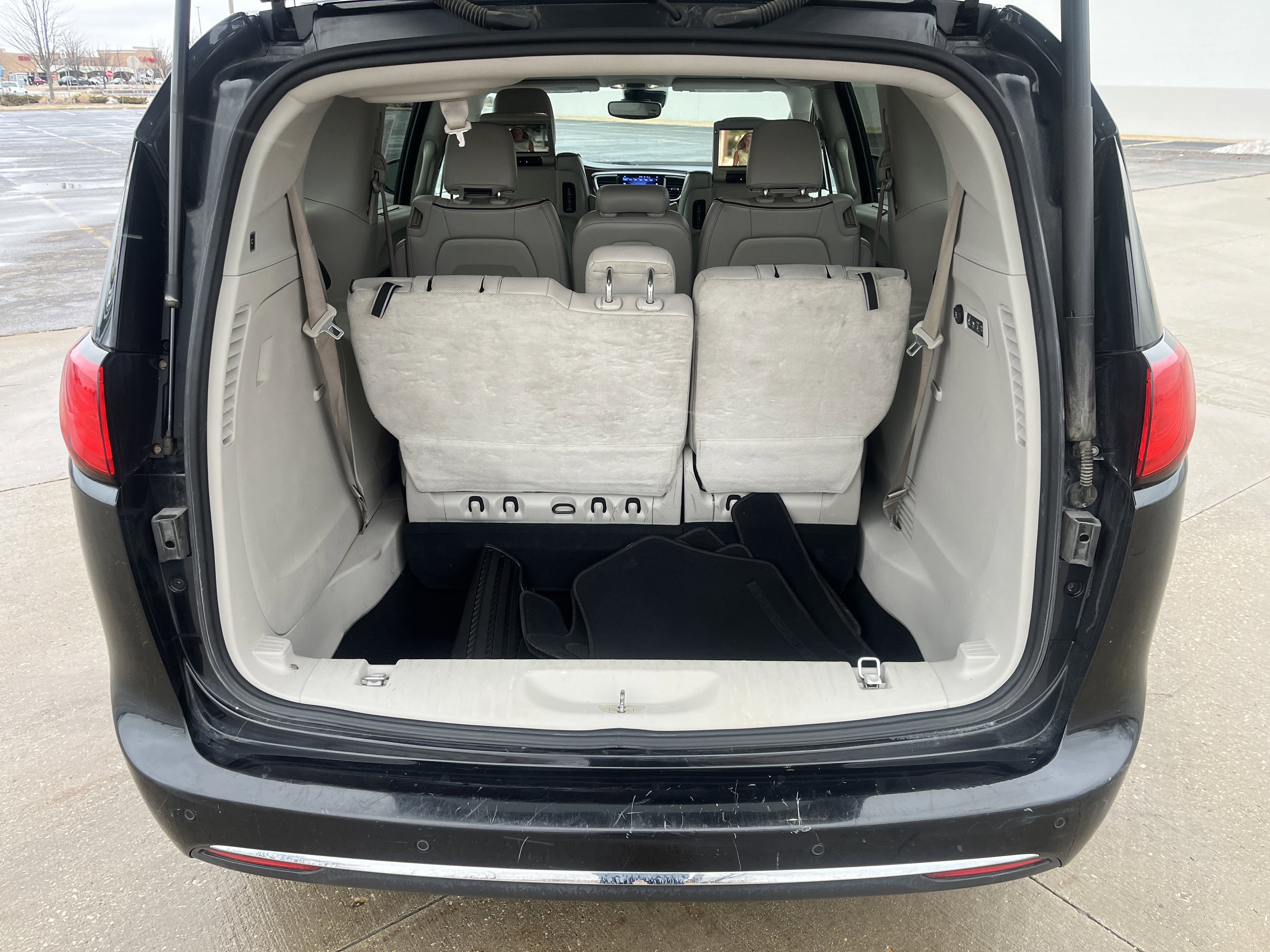 2017 Chrysler Pacifica Limited UConnectTheater&Sound AdvSftyTec 8-Pass&20InchWheelGroups w/Nav DVD AdptvCrz 360DegreeCamera