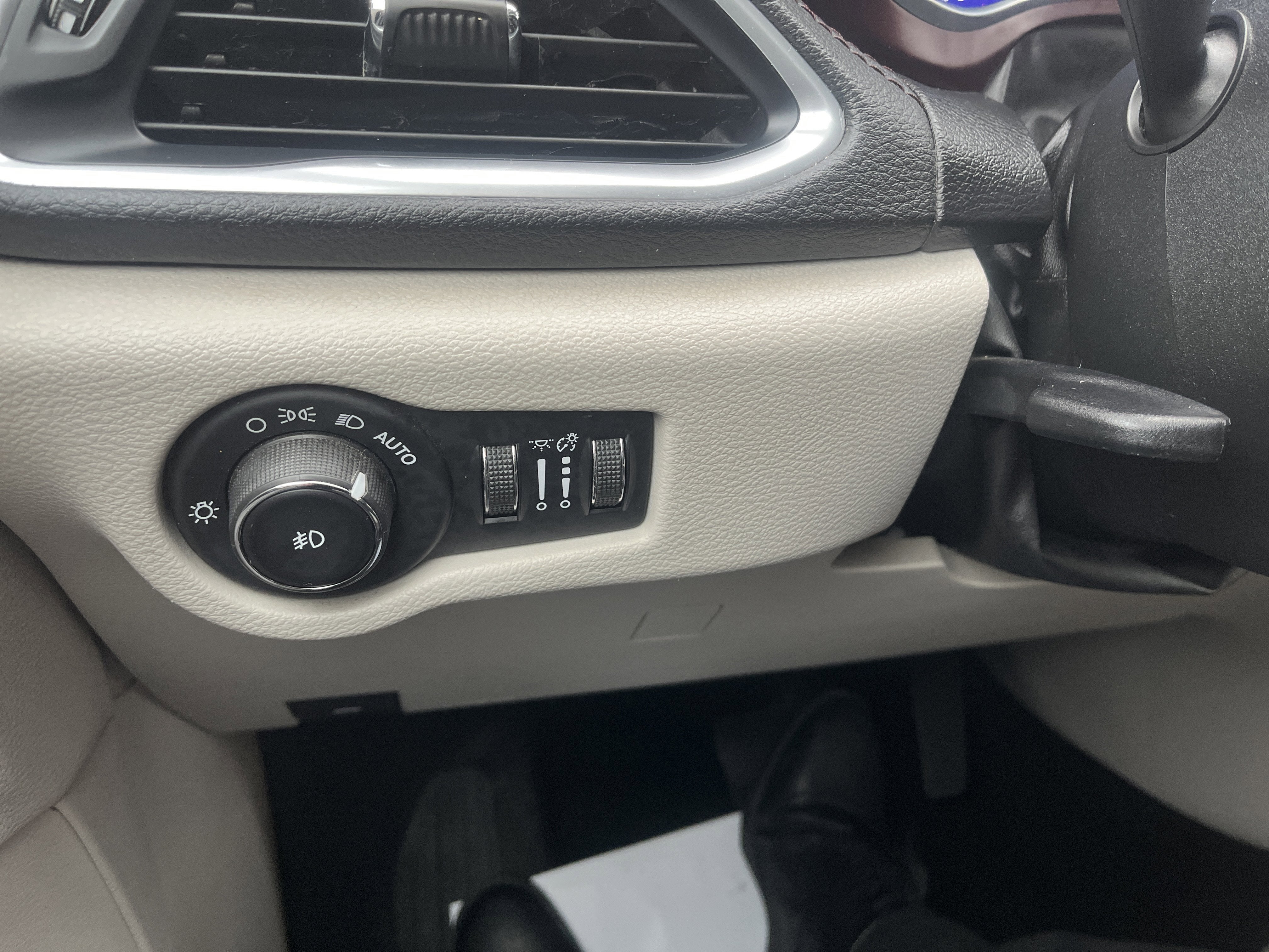 2017 Chrysler Pacifica Limited UConnectTheater&Sound AdvSftyTec 8-Pass&20InchWheelGroups w/Nav DVD AdptvCrz 360DegreeCamera