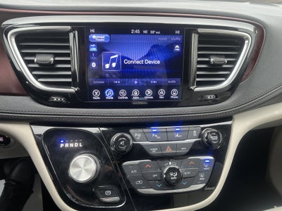 2017 Chrysler Pacifica Limited UConnectTheater&Sound AdvSftyTec 8-Pass&20InchWheelGroups w/Nav DVD AdptvCrz 360DegreeCamera