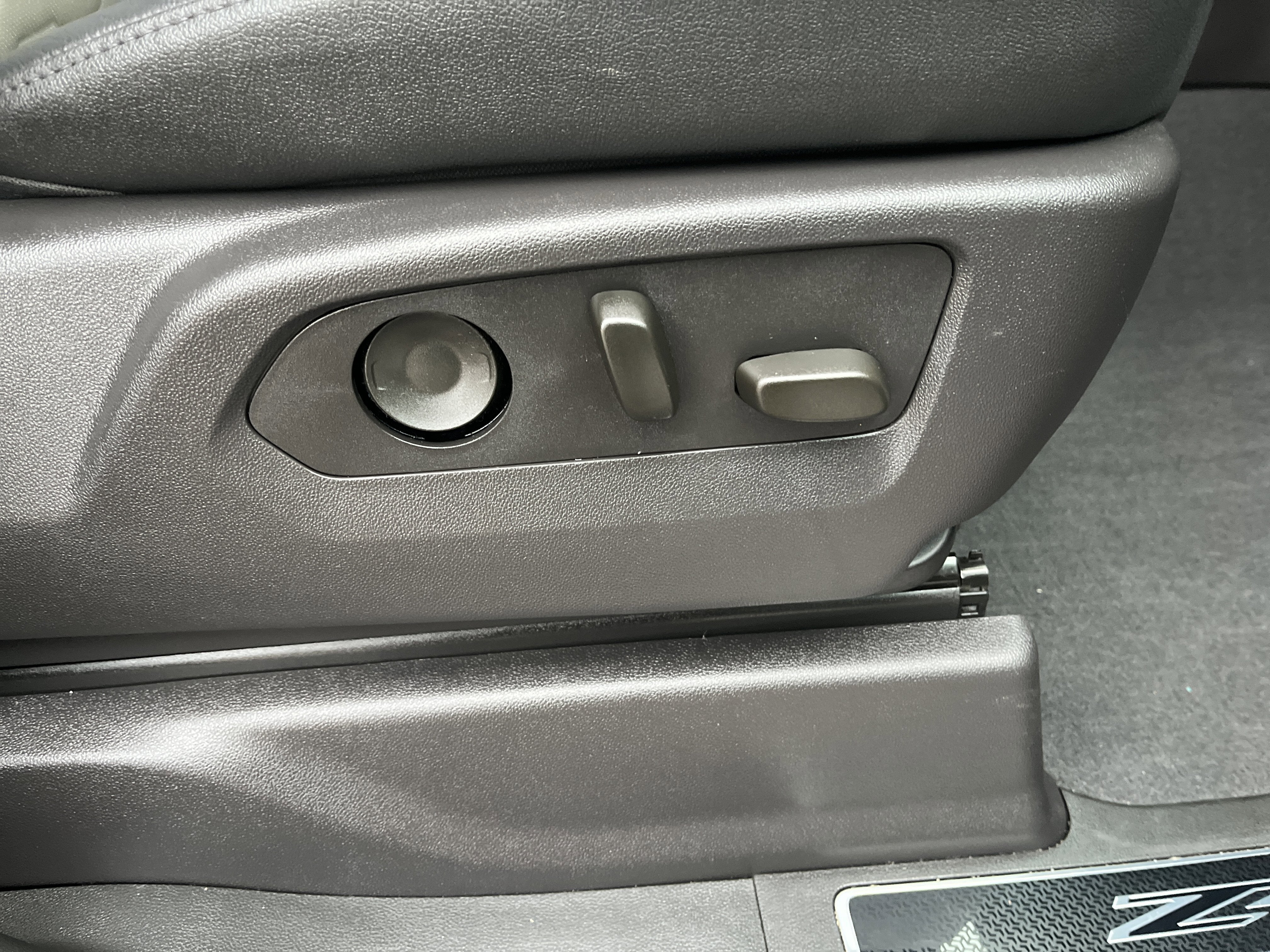 2024 Chevrolet Silverado 1500 ZR2 Crew Cab 4WD 6.2L V8 TechnologyPkg w/Sunroof AdptvCrz Multi-FlexTailgate ActiveExhaust RrCamMrrr