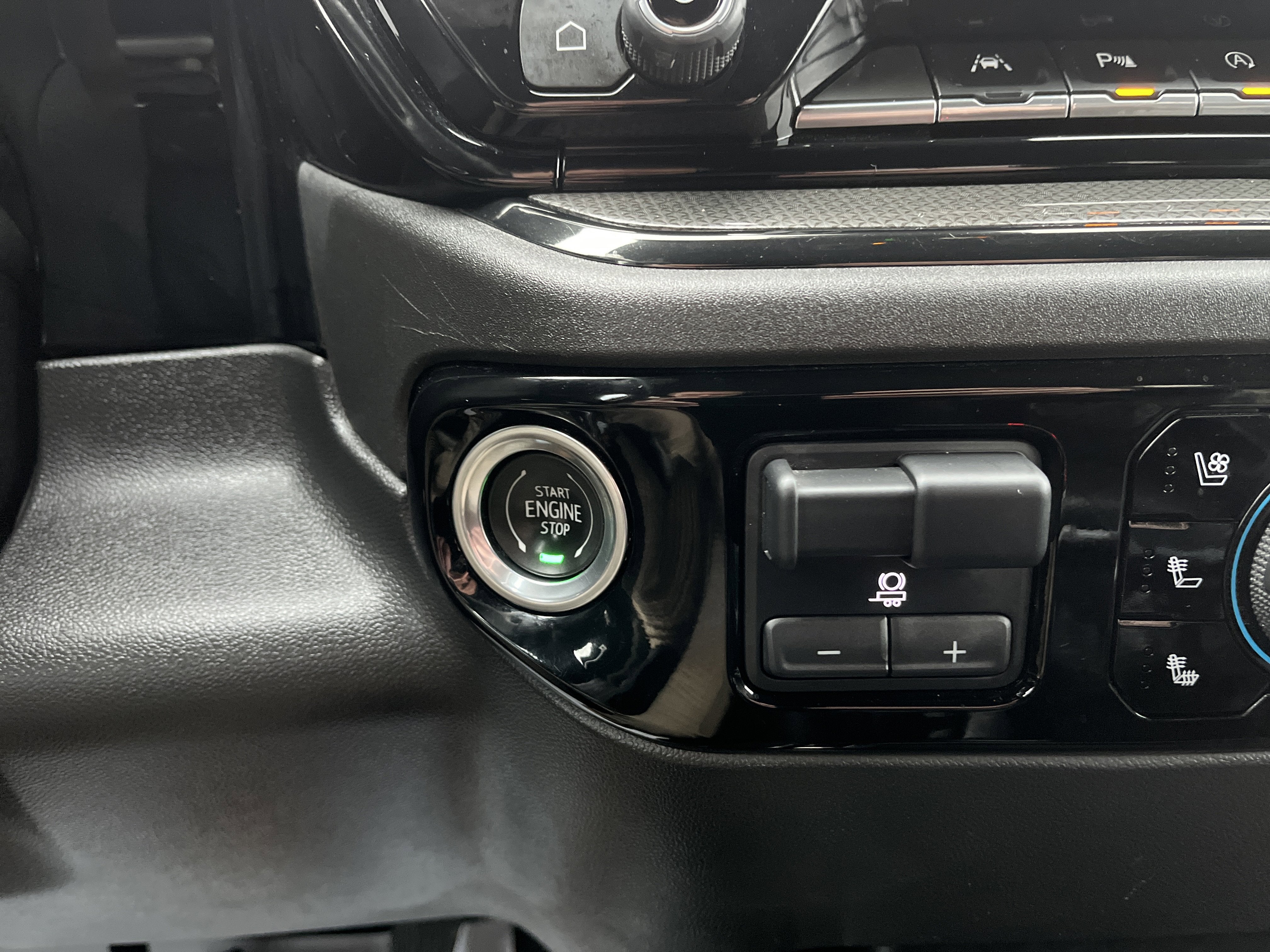 2024 Chevrolet Silverado 1500 ZR2 Crew Cab 4WD 6.2L V8 TechnologyPkg w/Sunroof AdptvCrz Multi-FlexTailgate ActiveExhaust RrCamMrrr