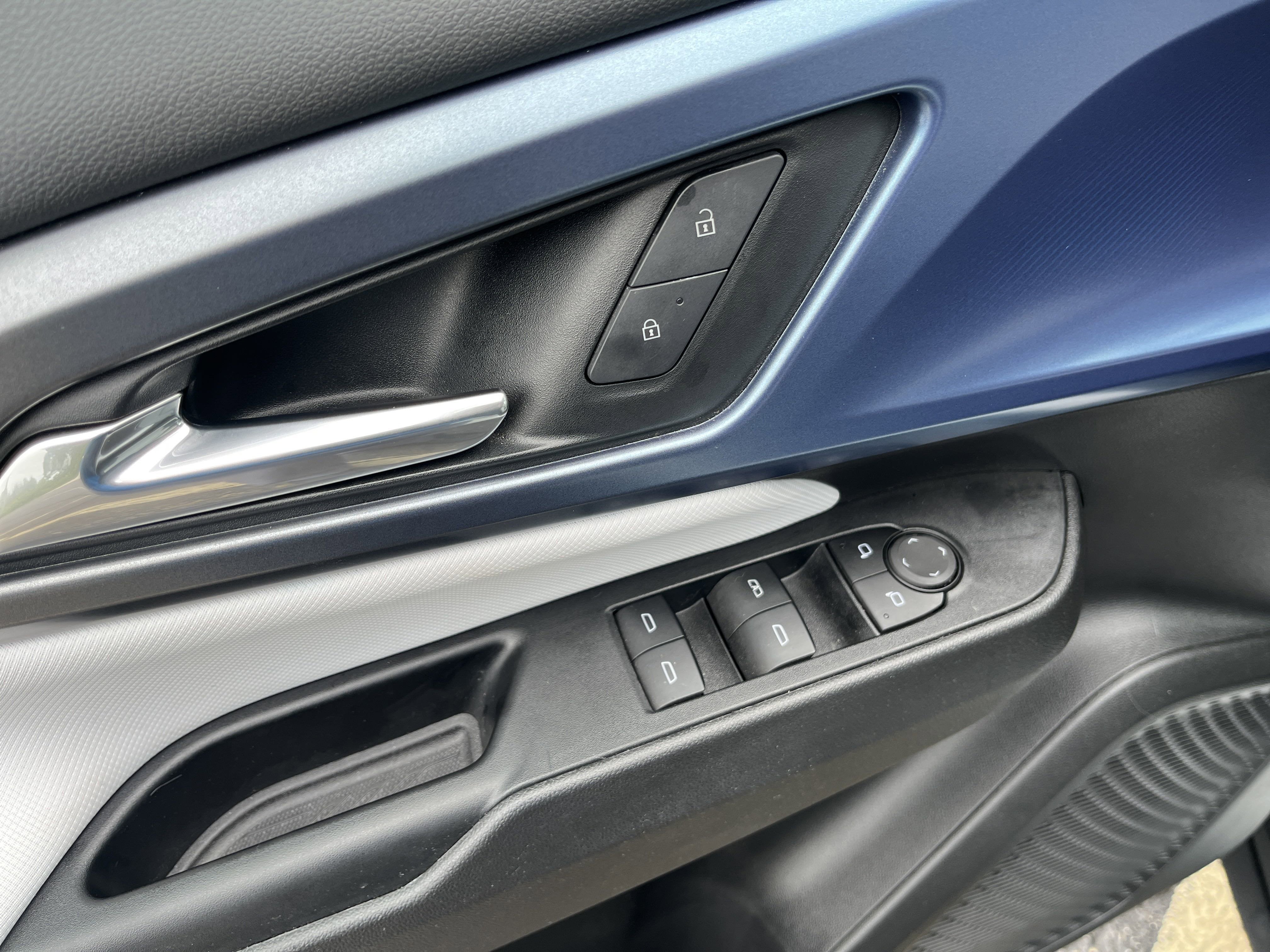 2025 Chevrolet Equinox EV LT FWD ActiveSafety2 Comfort ConvPkgs w/HtdSeats AutosensePwrLiftgate DualLevelChargeCord