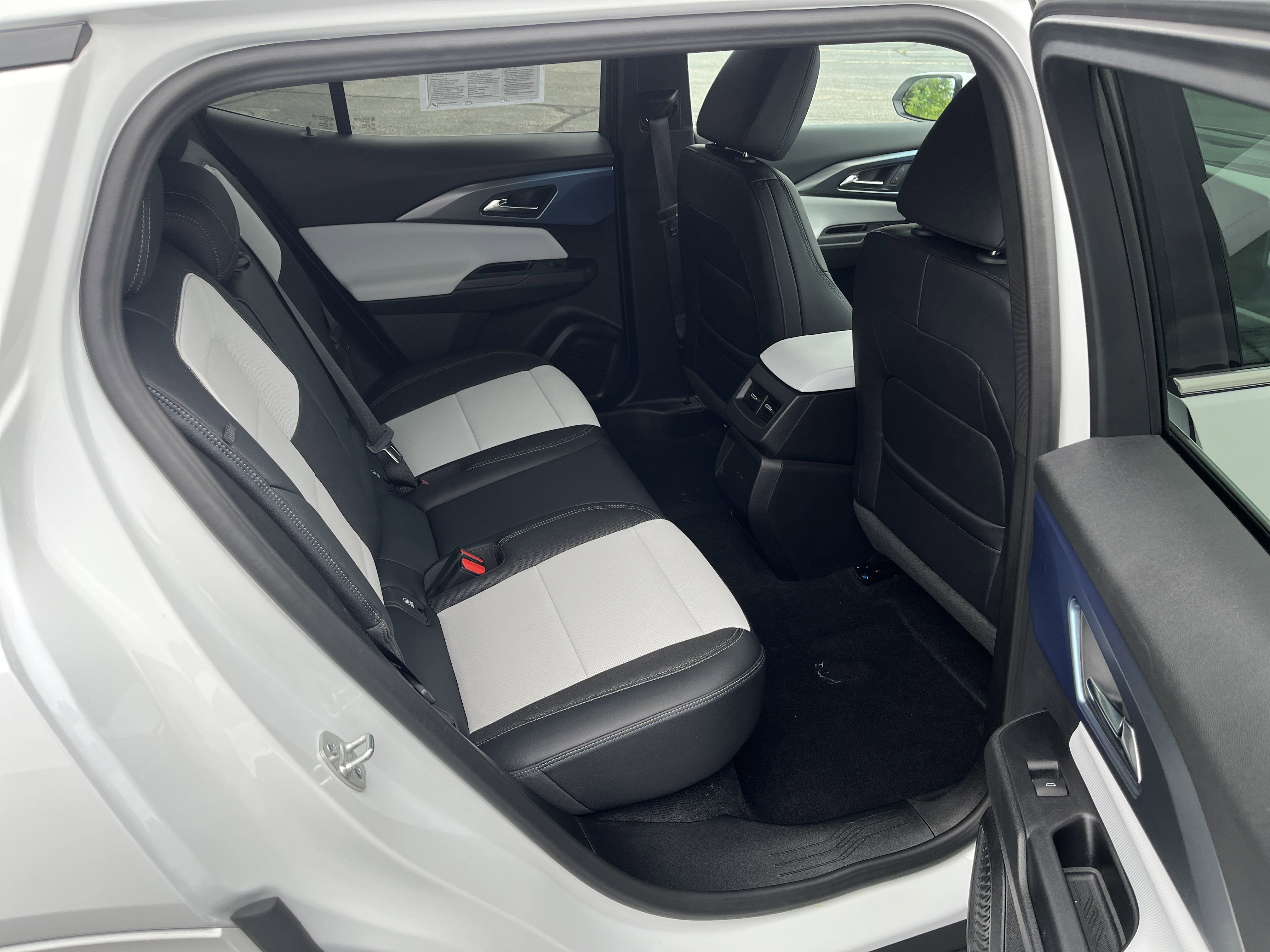 2025 Chevrolet Equinox EV LT FWD ActiveSafety2 Comfort ConvPkgs w/HtdSeats AutosensePwrLiftgate DualLevelChargeCord