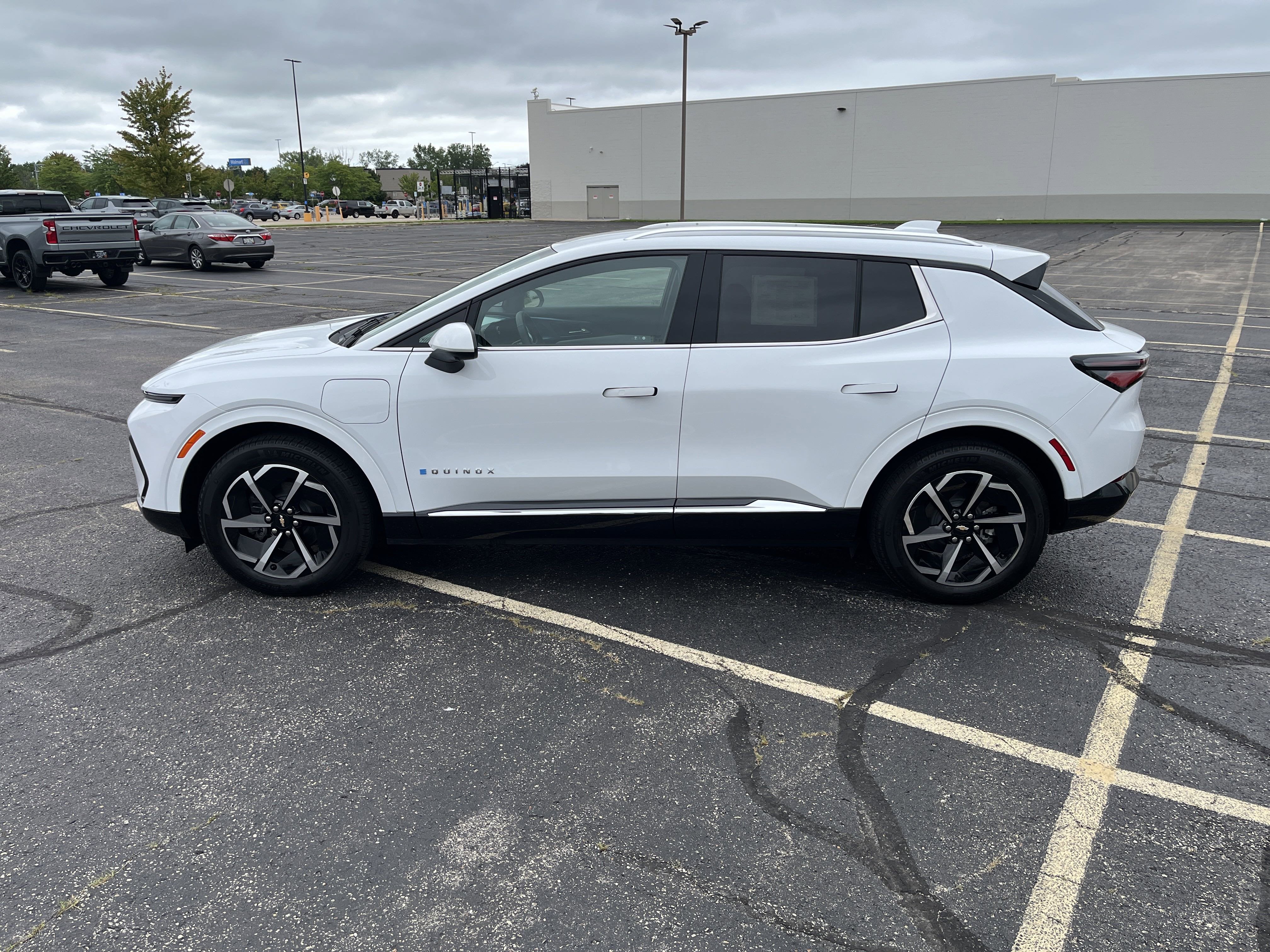 2025 Chevrolet Equinox EV LT FWD ActiveSafety2 Comfort ConvPkgs w/HtdSeats AutosensePwrLiftgate DualLevelChargeCord