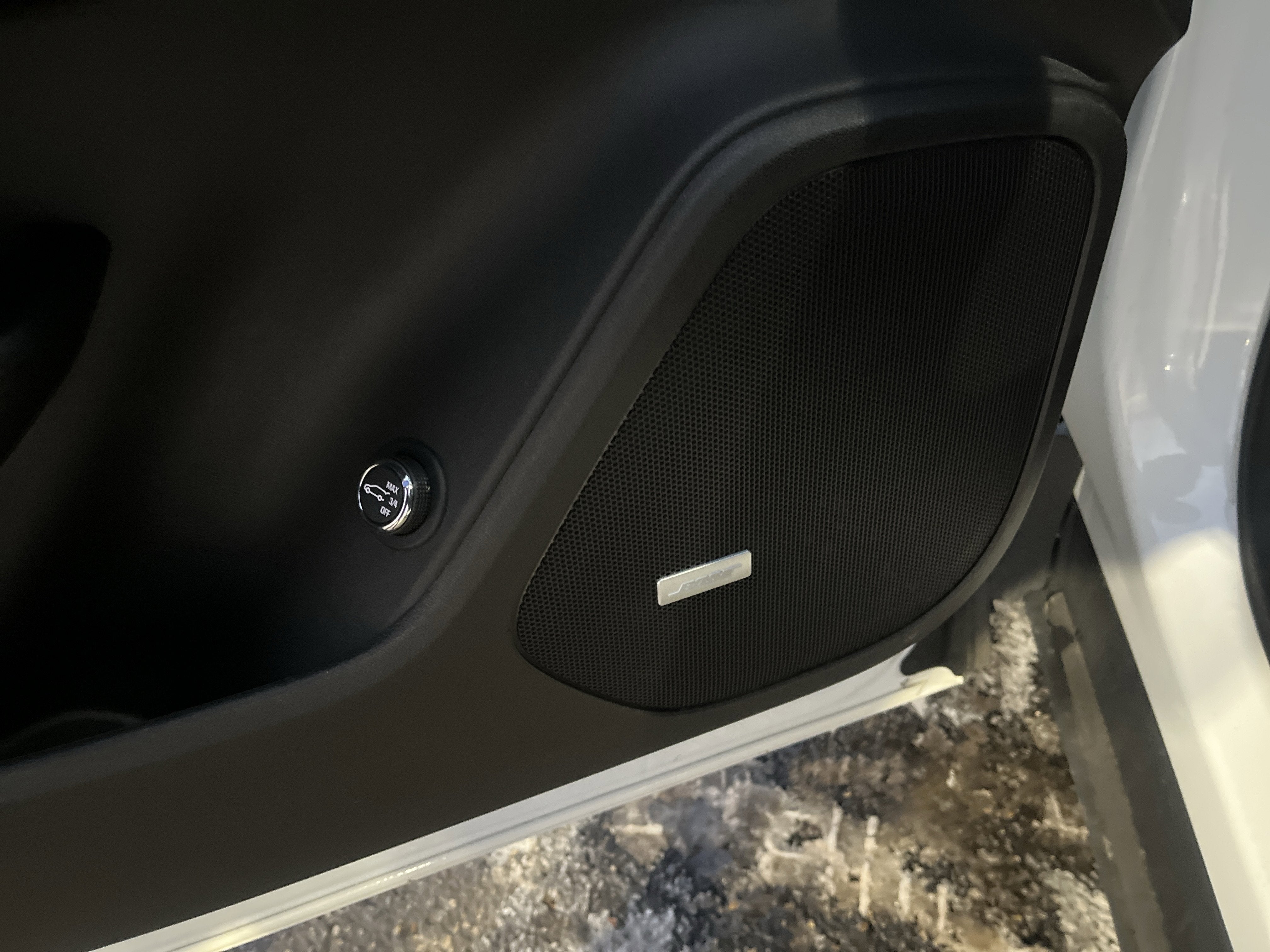 2024 Chevrolet Blazer 3LT FWD 2.0T Sound&TechnologyPkg w/20s Nav Bose RrCamMirror HD-SrrndVsn HtdLthr BlackBowties