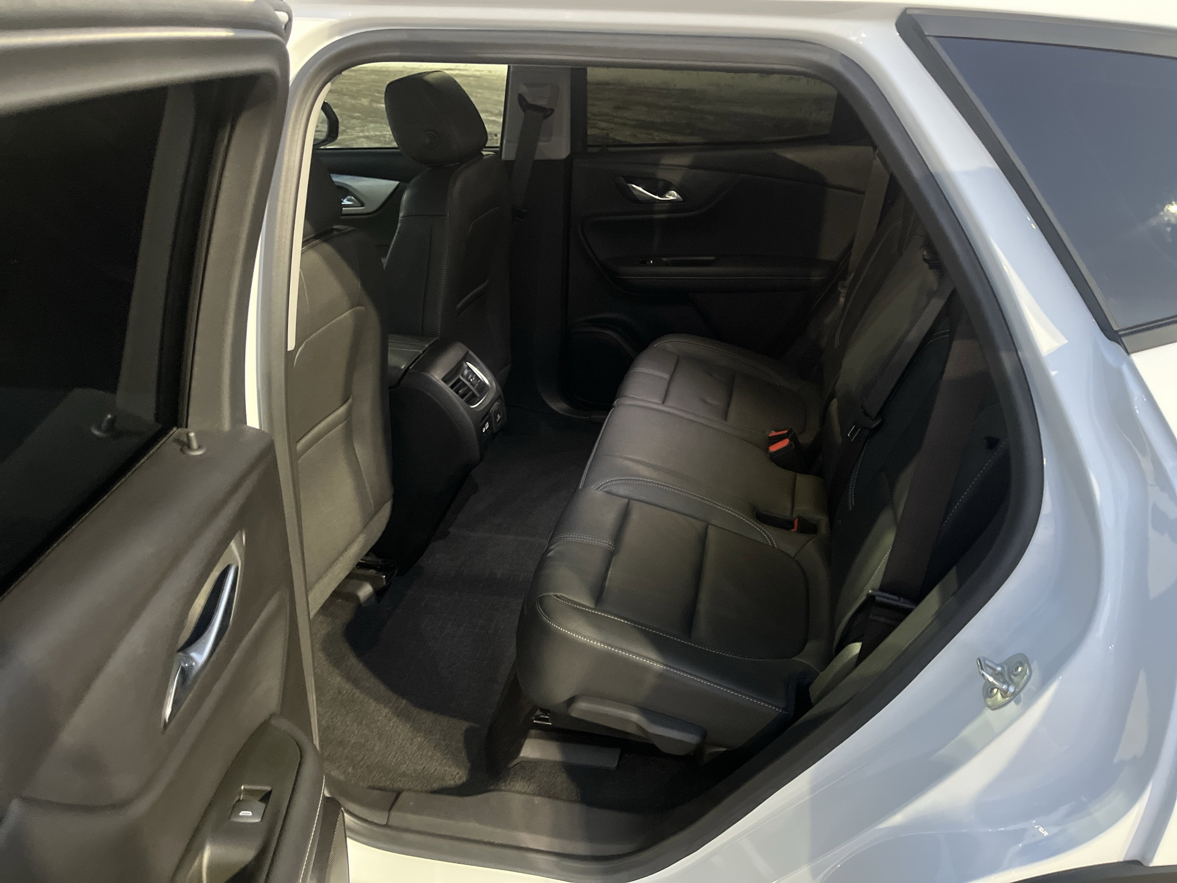 2024 Chevrolet Blazer 3LT FWD 2.0T Sound&TechnologyPkg w/20s Nav Bose RrCamMirror HD-SrrndVsn HtdLthr BlackBowties