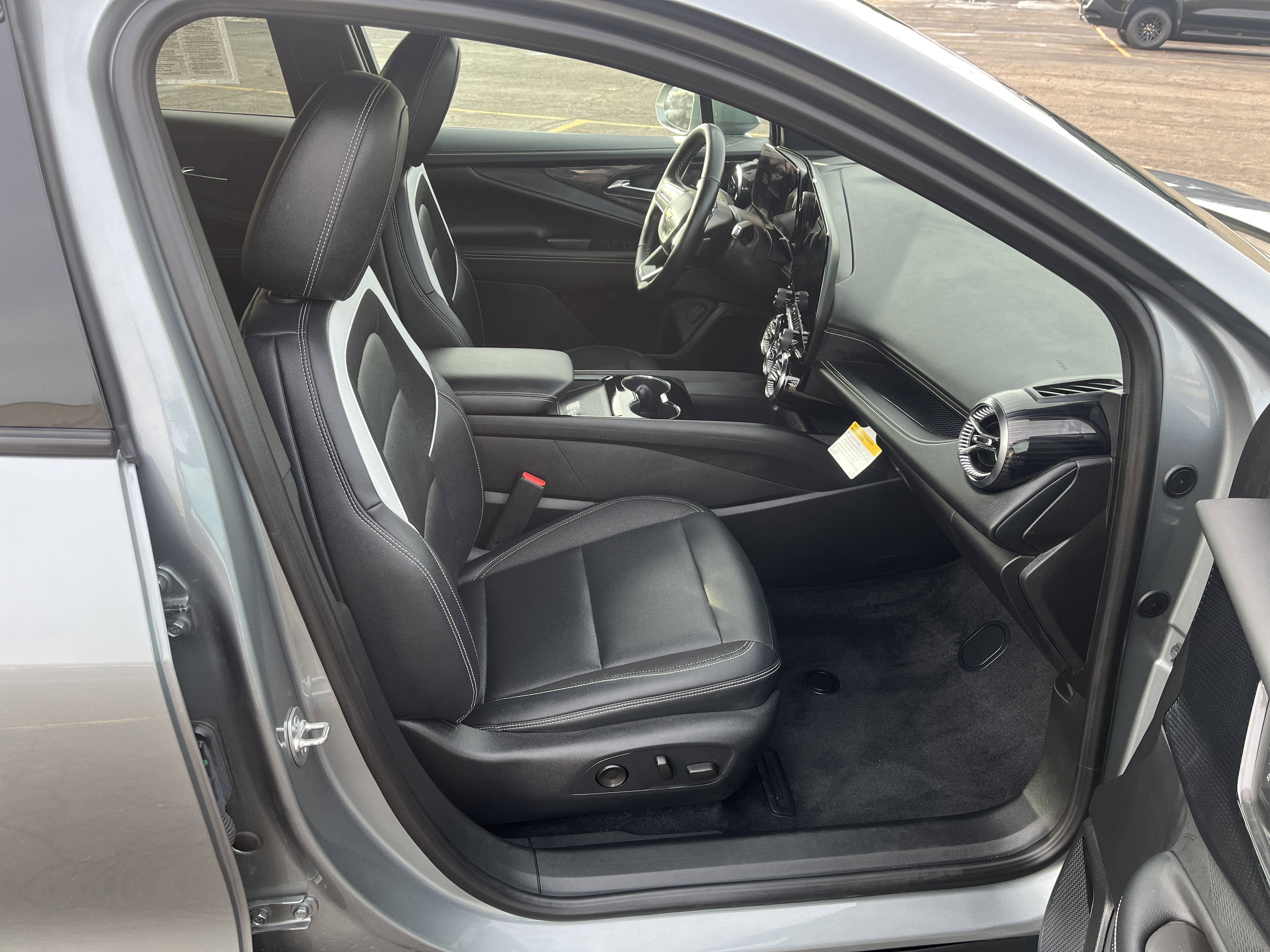 2024 Chevrolet Blazer EV LT eAWD Cmft&Conv Conv&DrvrConfPkgs w/Sunroof AdptvCrz HtdEvotex HtdStrngWhl 8-WayPwrDrvrSeat