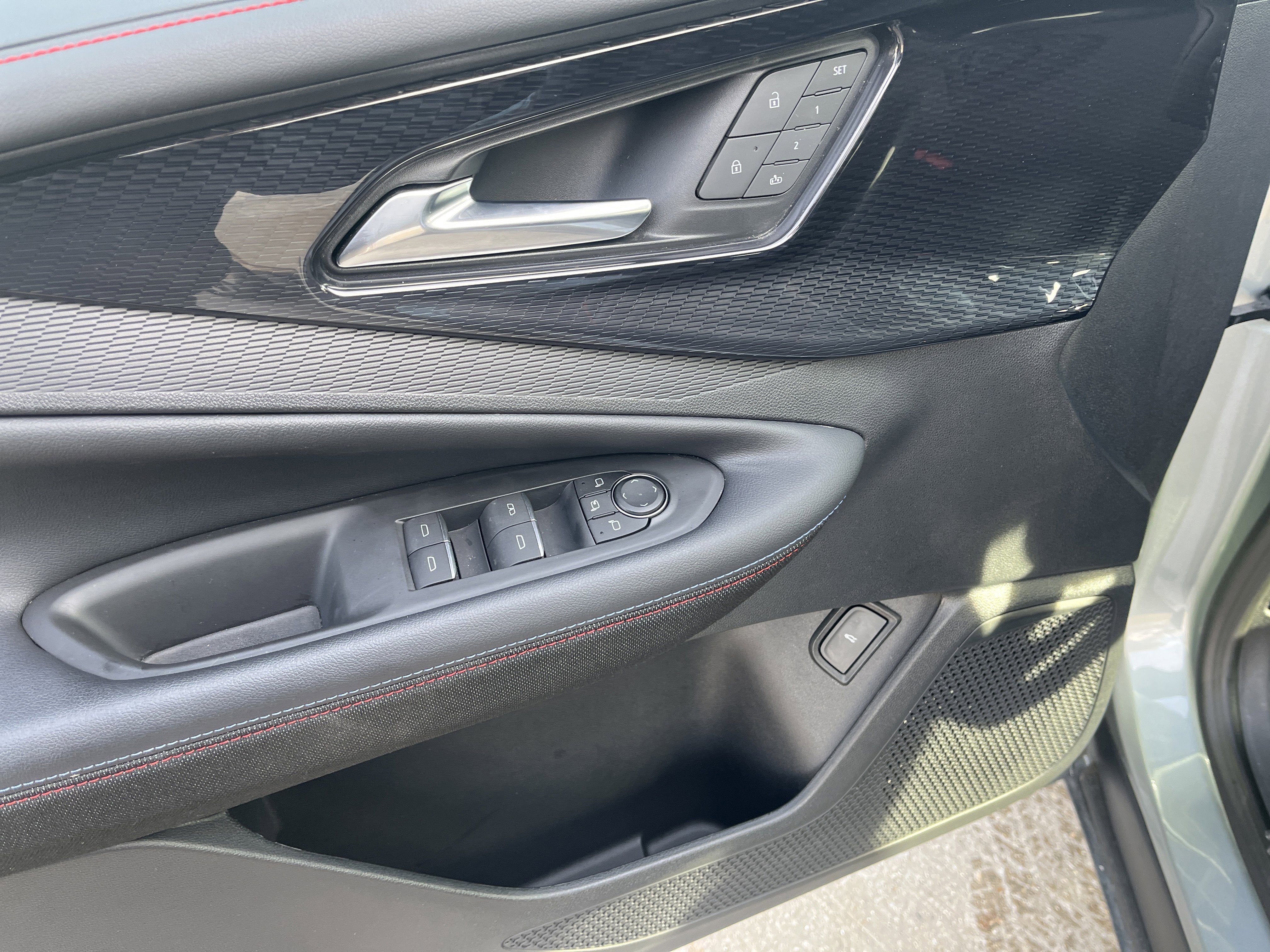 2025 Chevrolet Blazer EV RS eAWD w/Dual-LevelChargeCord 21s AdptvCrz HtdCldMemLthr HD-SrrndVsn