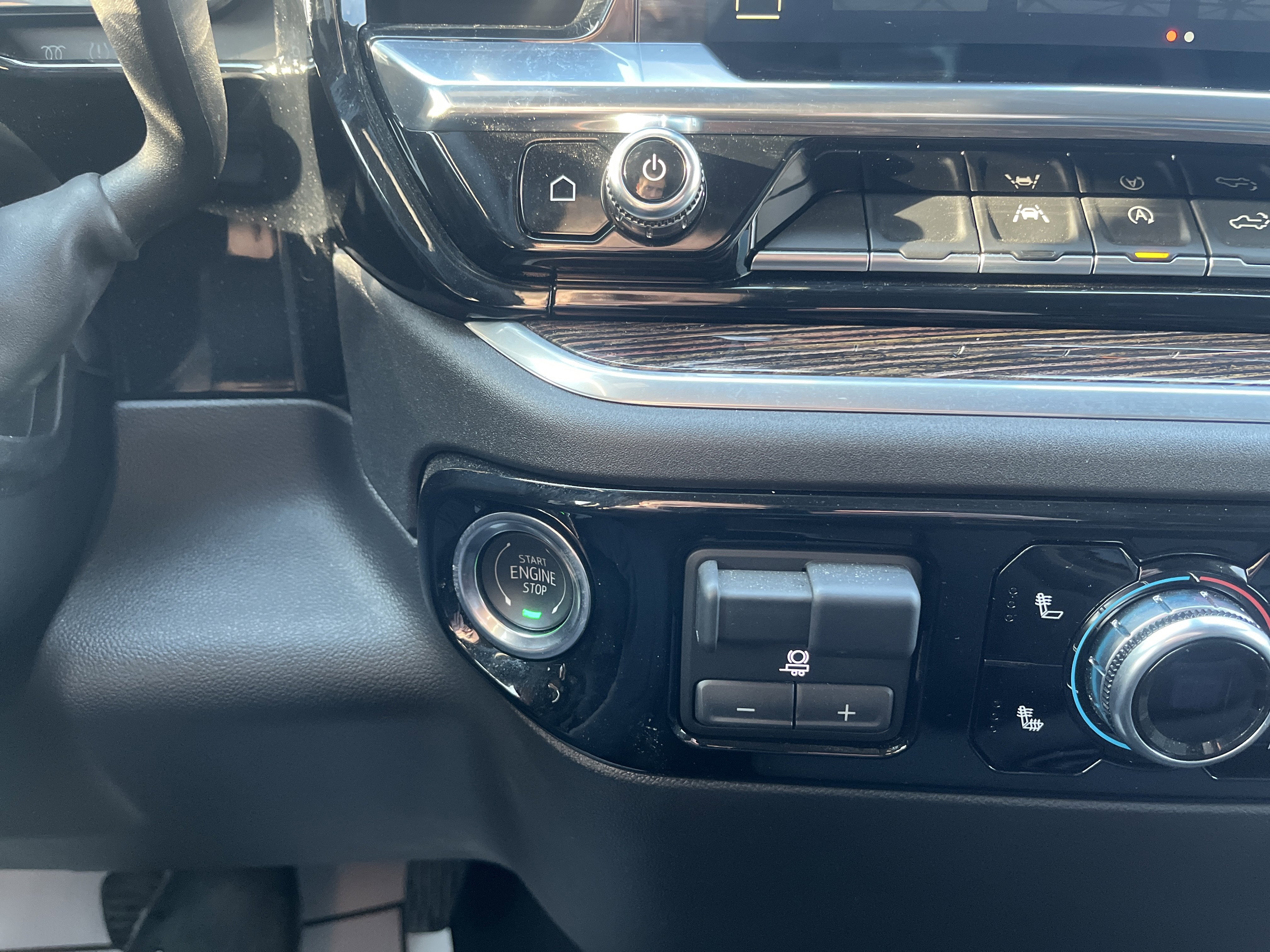 2025 GMC Sierra 1500 Elevation X31 Crew Cab 4WD 3.0L DuramaxDiesel w/HtdSeats HtdSteeringWheel 10-WayPwrDrvrSeat