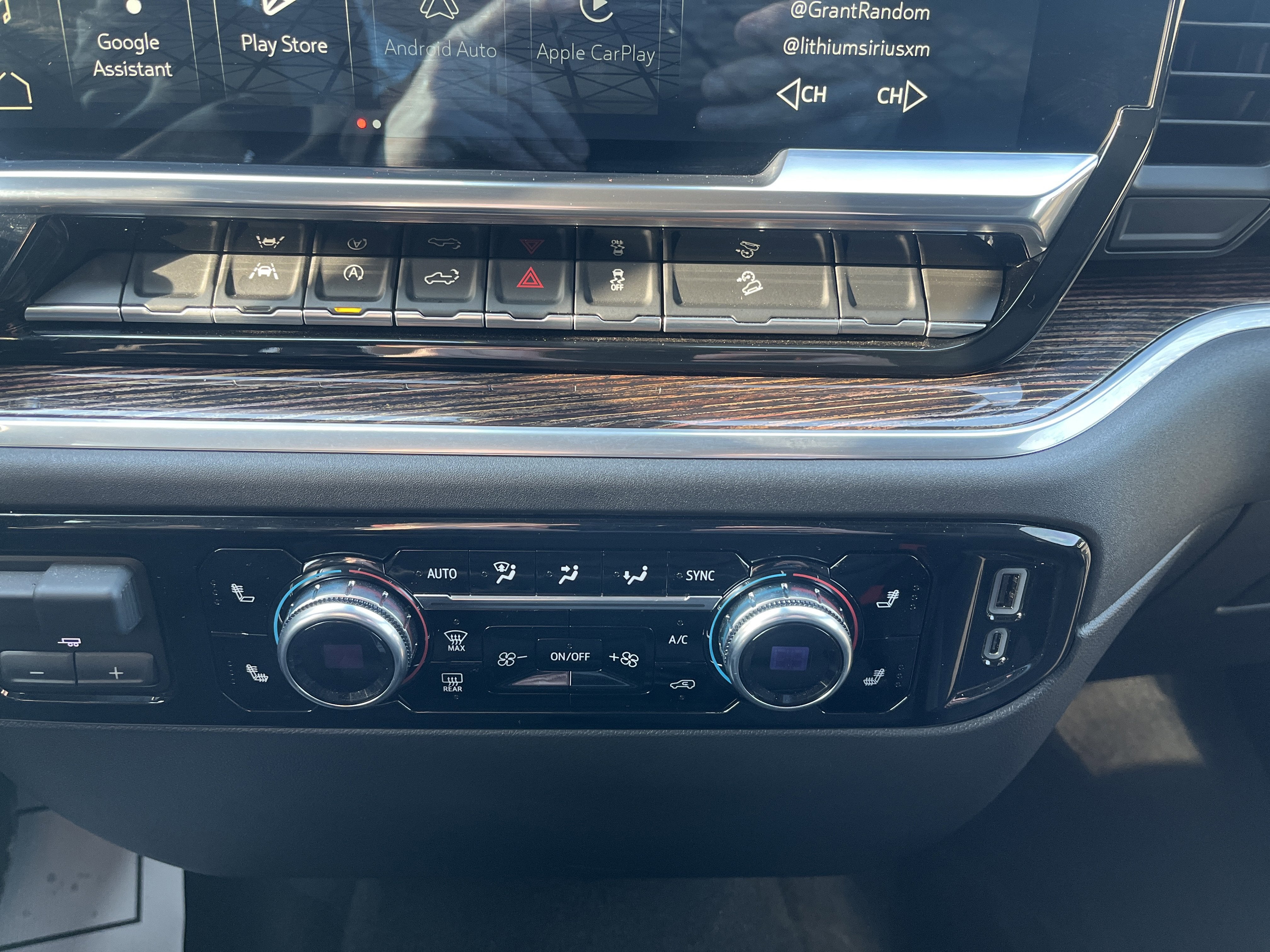 2025 GMC Sierra 1500 Elevation X31 Crew Cab 4WD 3.0L DuramaxDiesel w/HtdSeats HtdSteeringWheel 10-WayPwrDrvrSeat