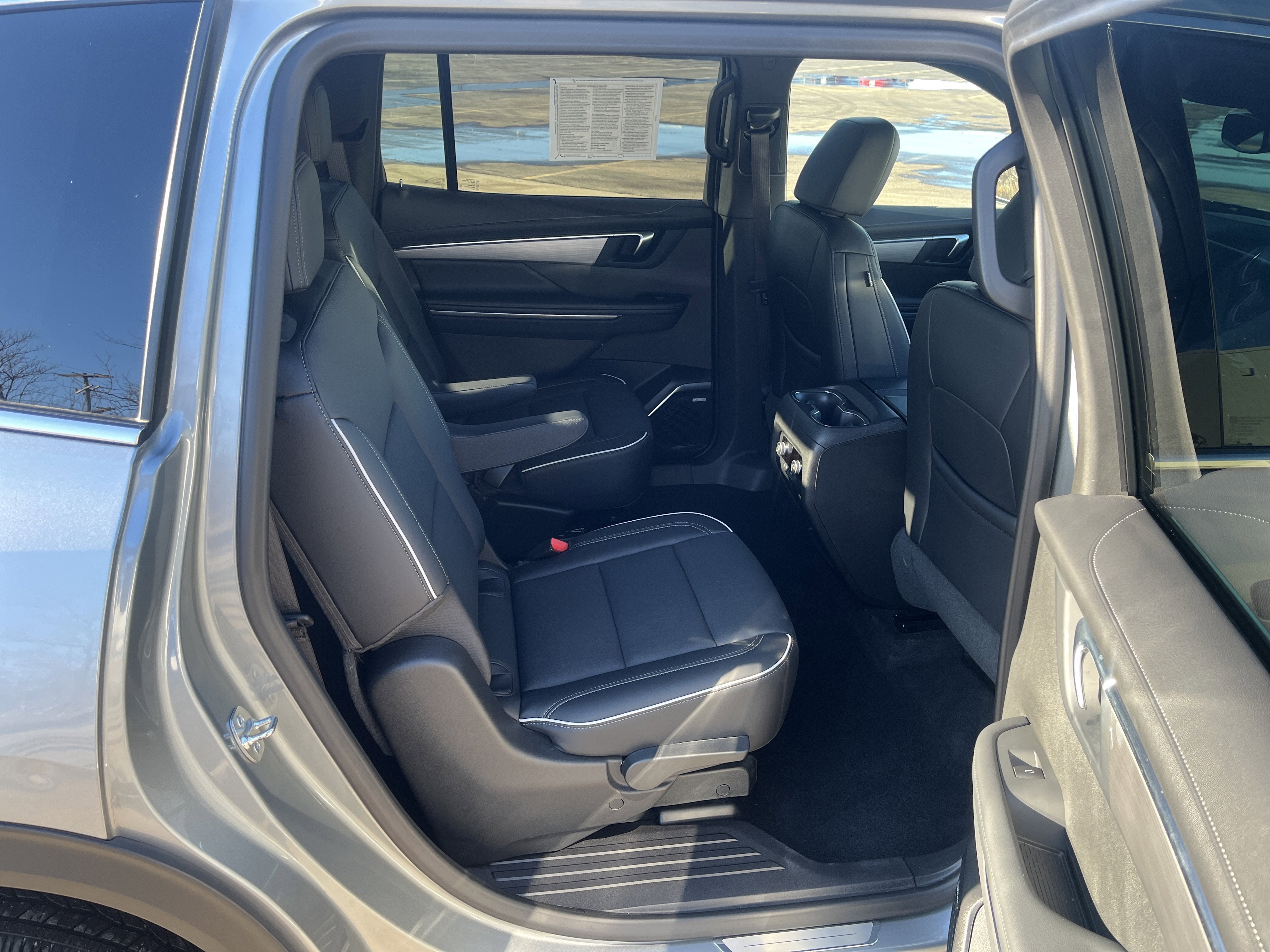 2025 Buick Enclave Preferred AWD w/Heated Seats HtdSteeringWheel Bose 20s HD-SurroundVision