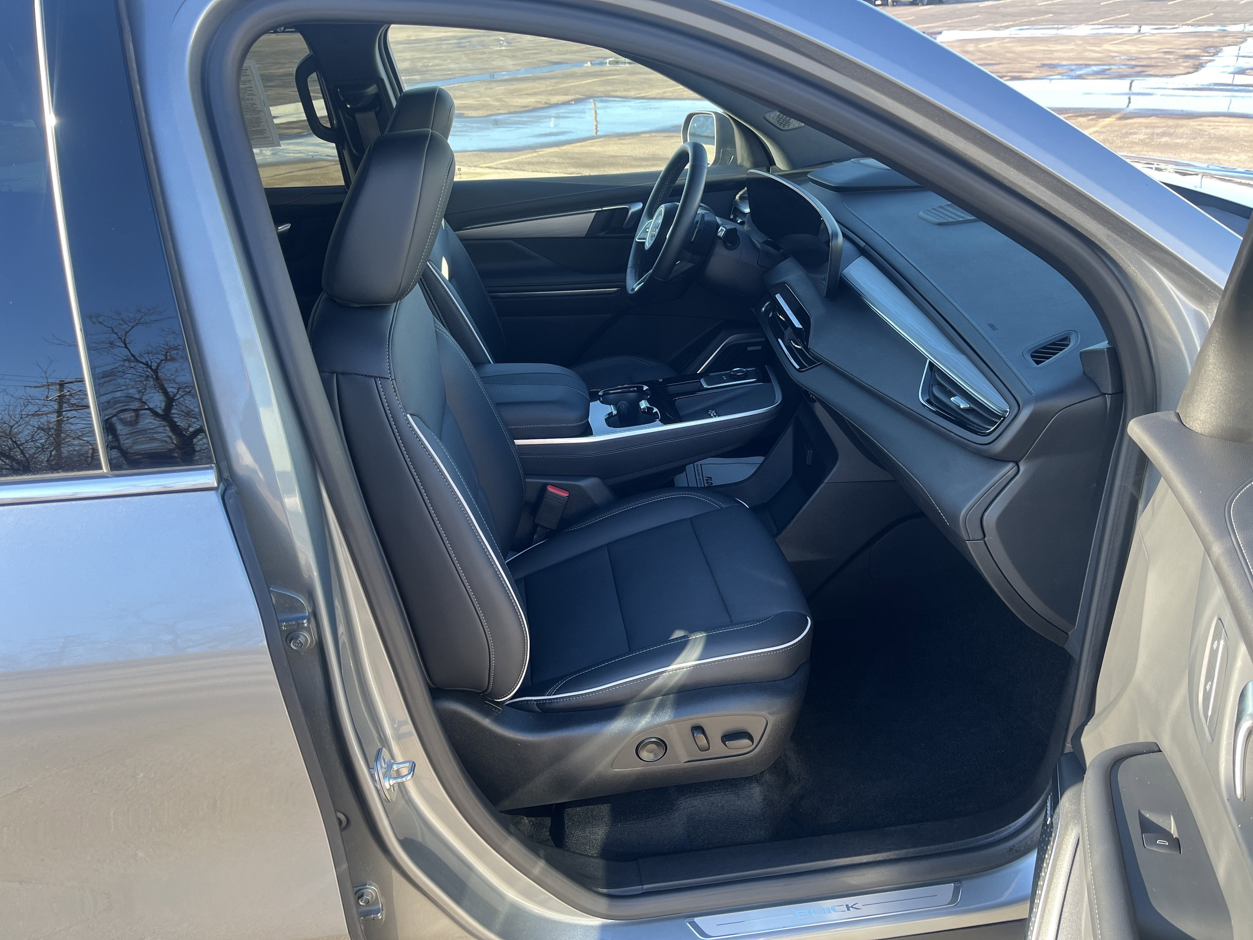 2025 Buick Enclave Preferred AWD w/Heated Seats HtdSteeringWheel Bose 20s HD-SurroundVision