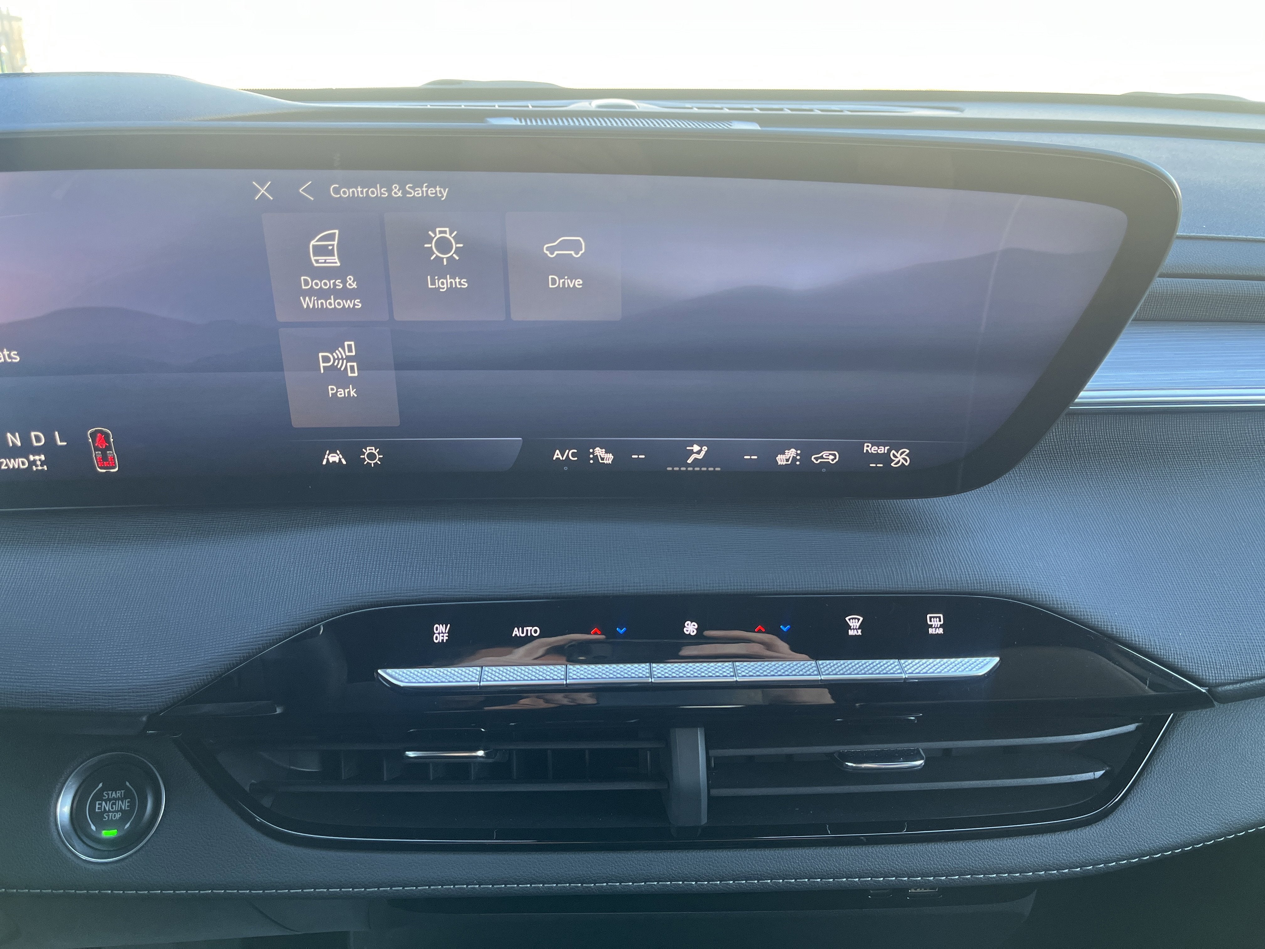 2025 Buick Enclave Preferred AWD w/Heated Seats HtdSteeringWheel Bose 20s HD-SurroundVision