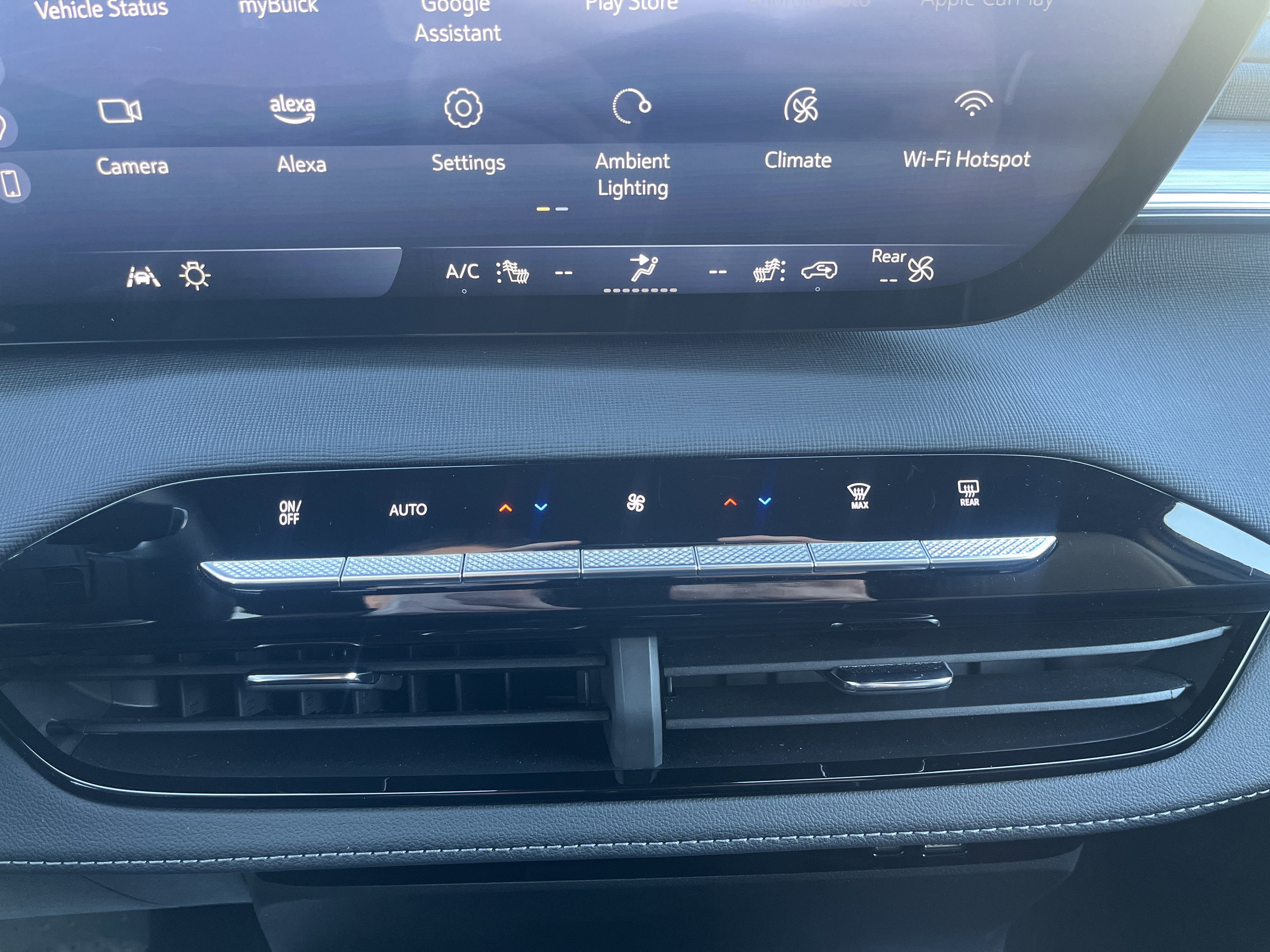 2025 Buick Enclave Preferred AWD w/Heated Seats HtdSteeringWheel Bose 20s HD-SurroundVision