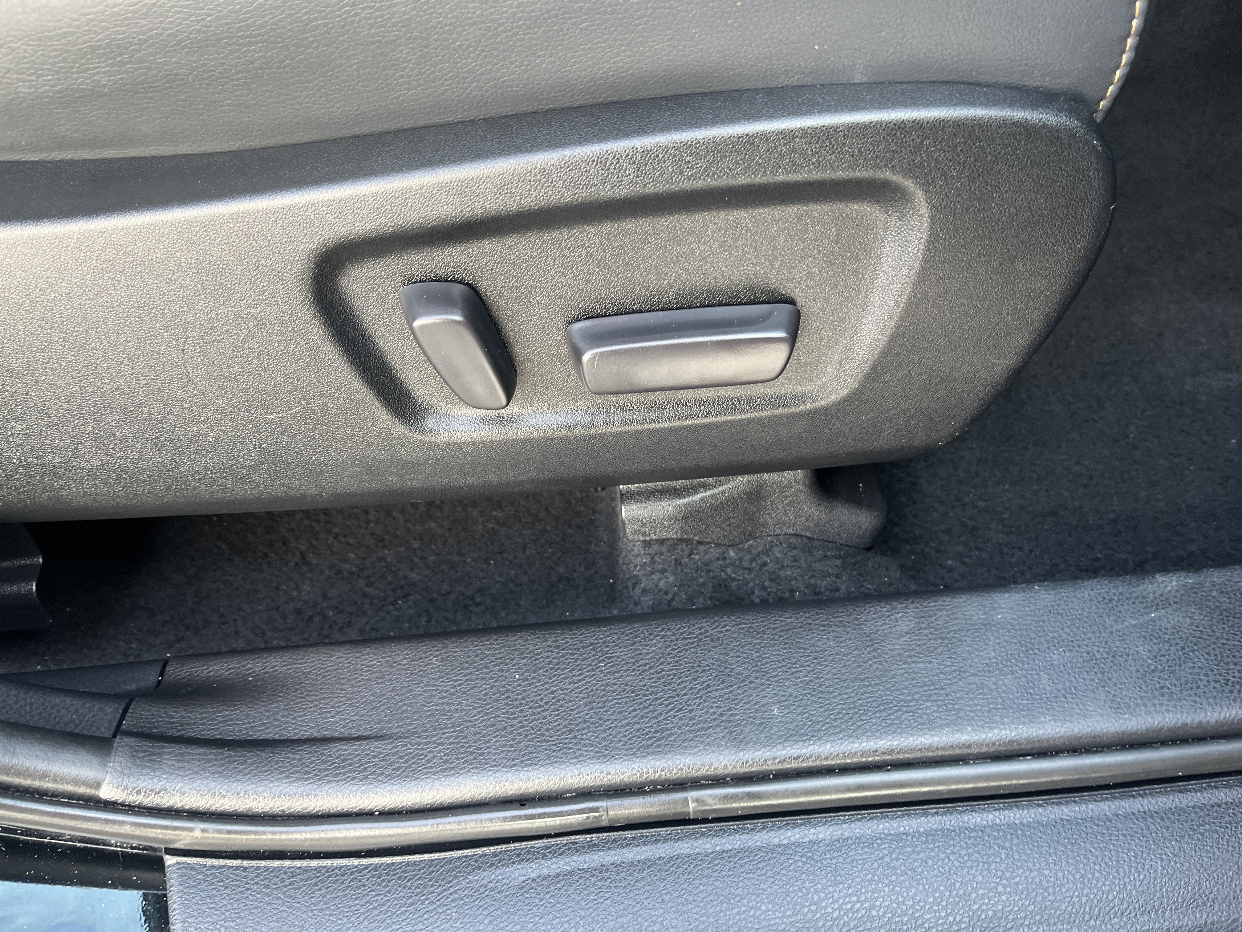 2019 Toyota Highlander XLE AWD V6 w/Sunroof Nav HeatedLeatherSeats