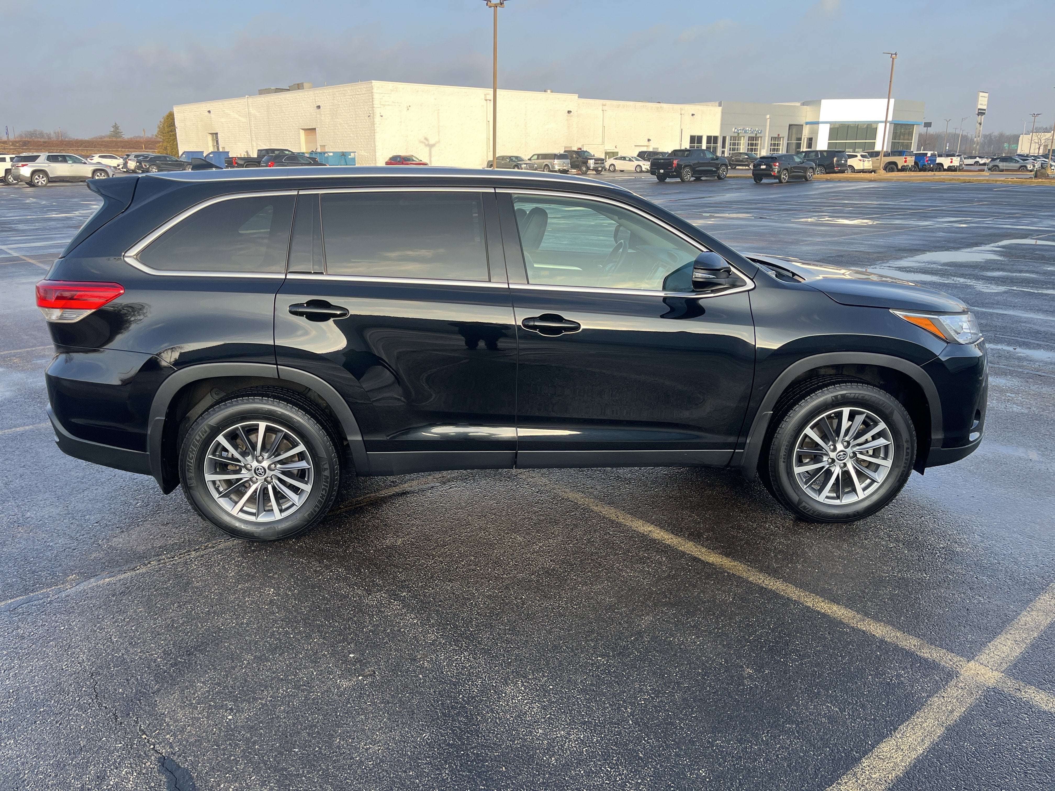 2019 Toyota Highlander XLE AWD V6 w/Sunroof Nav HeatedLeatherSeats