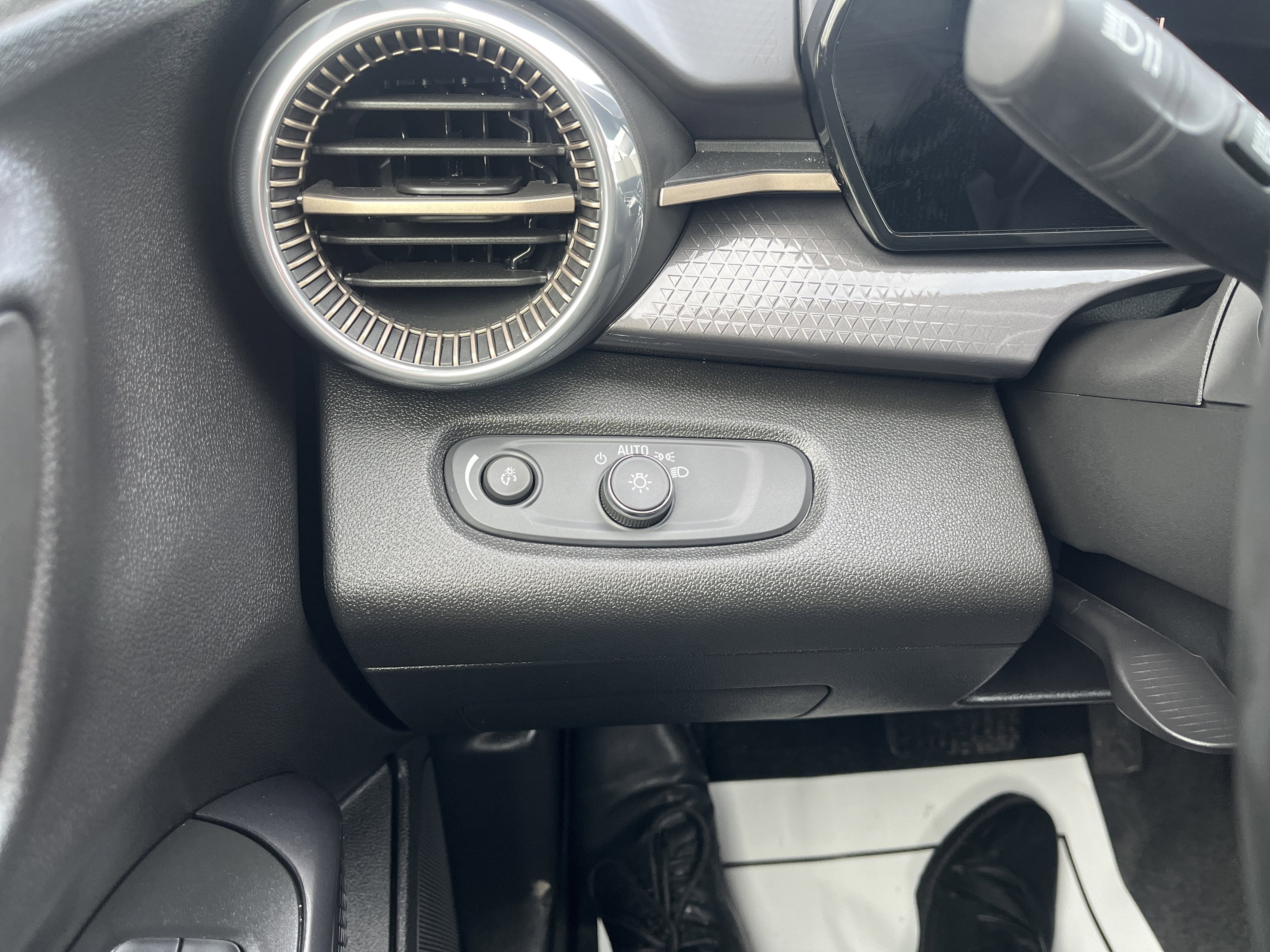 2025 Chevrolet Trax ACTIV DrvrConf Winter/SummerMatPkgs w/AdptvCrz HtdSeats HtdSteeringWheel