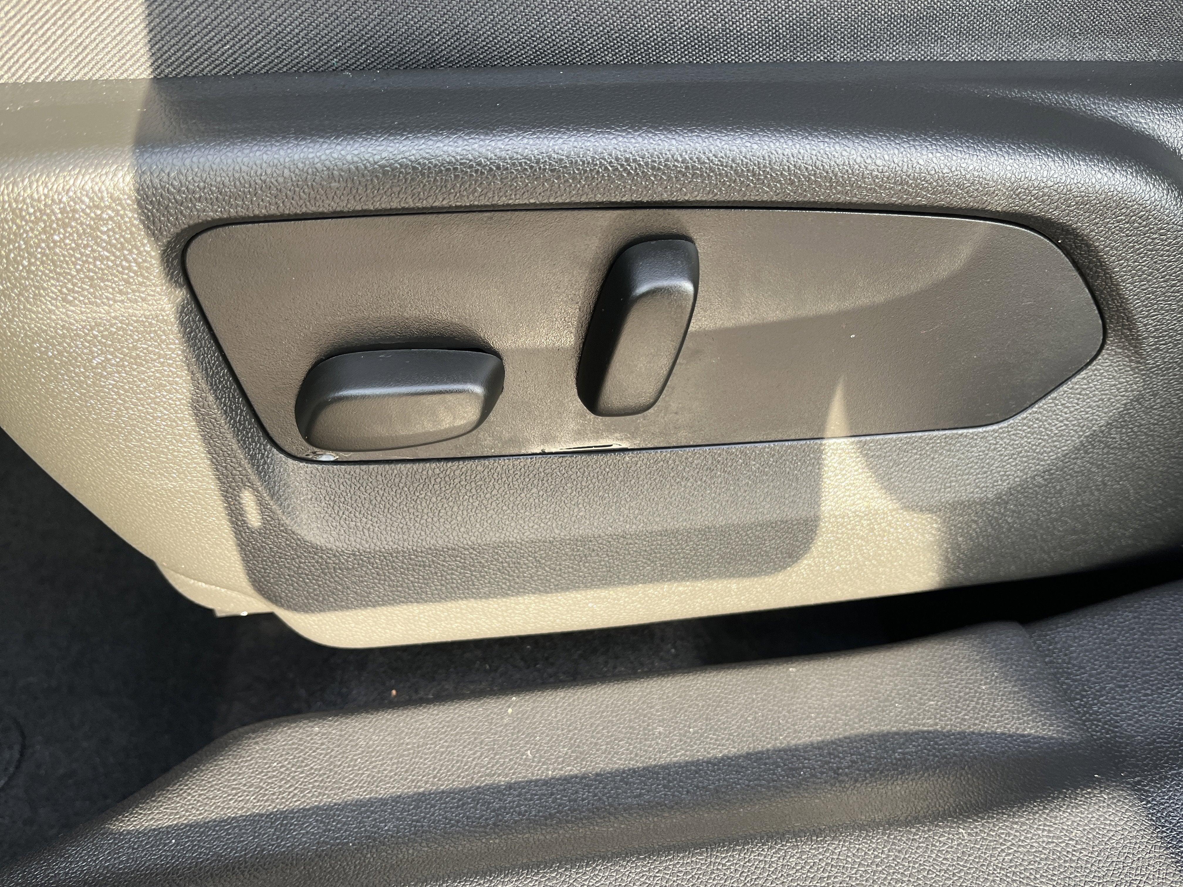 2023 Buick Envision Essence FWD 2.0T w/HeatedMemoryLeatherSeats HeatedSteeringWheel 8-WayPowerDrvrSeat RemoteStart