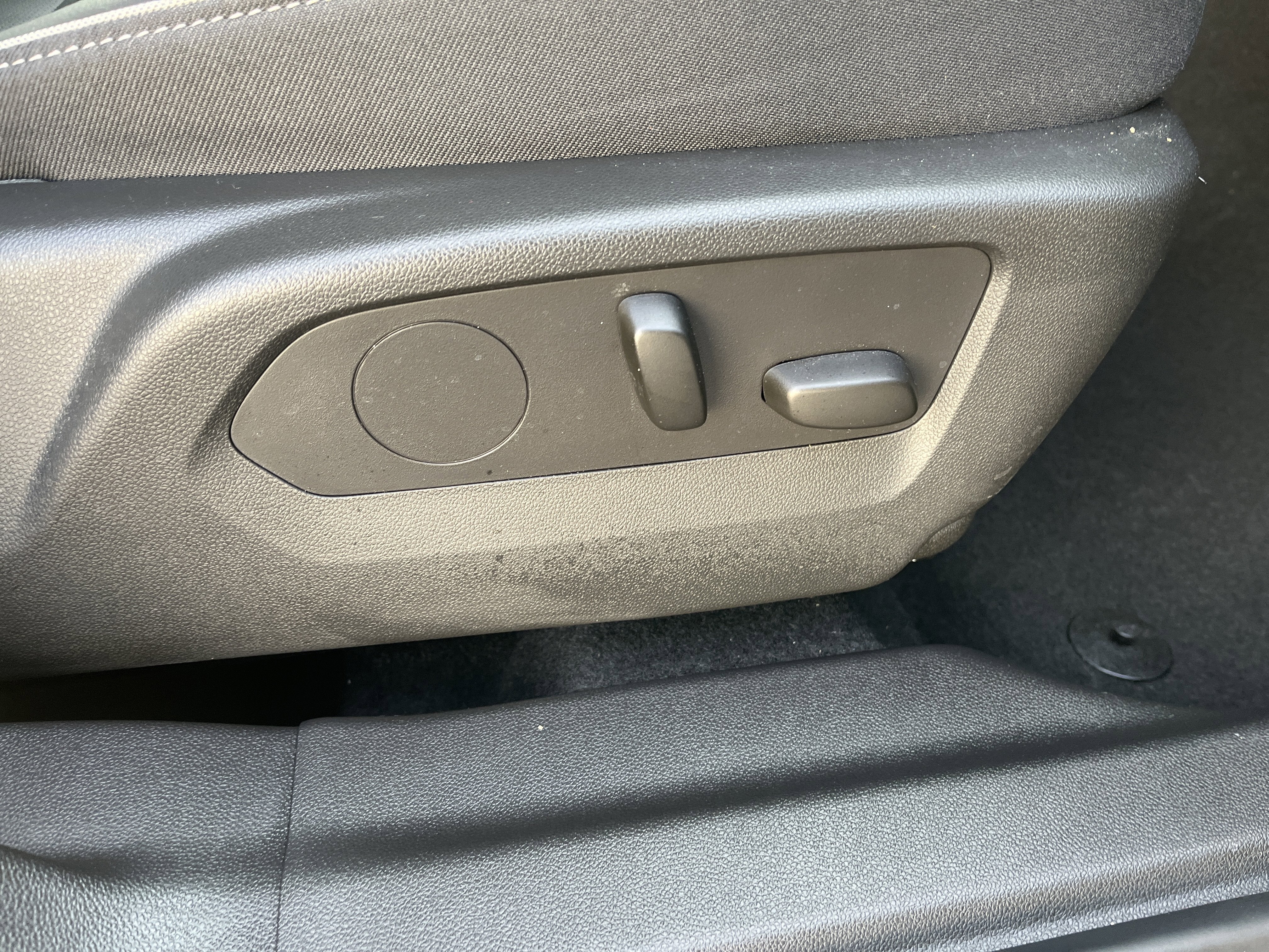 2023 Buick Envision Essence FWD 2.0T w/HeatedMemoryLeatherSeats HeatedSteeringWheel 8-WayPowerDrvrSeat RemoteStart