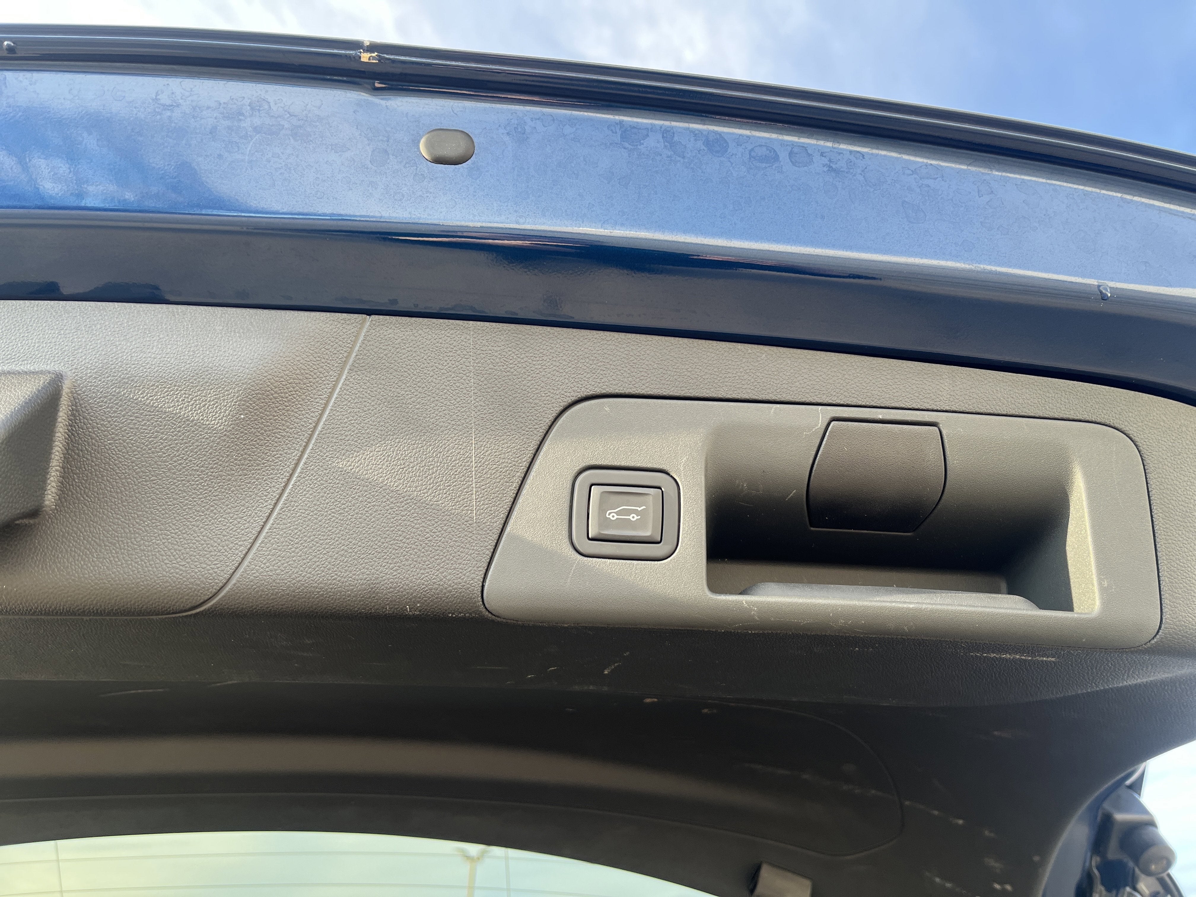 2023 Buick Envision Essence FWD 2.0T w/HeatedMemoryLeatherSeats HeatedSteeringWheel 8-WayPowerDrvrSeat RemoteStart