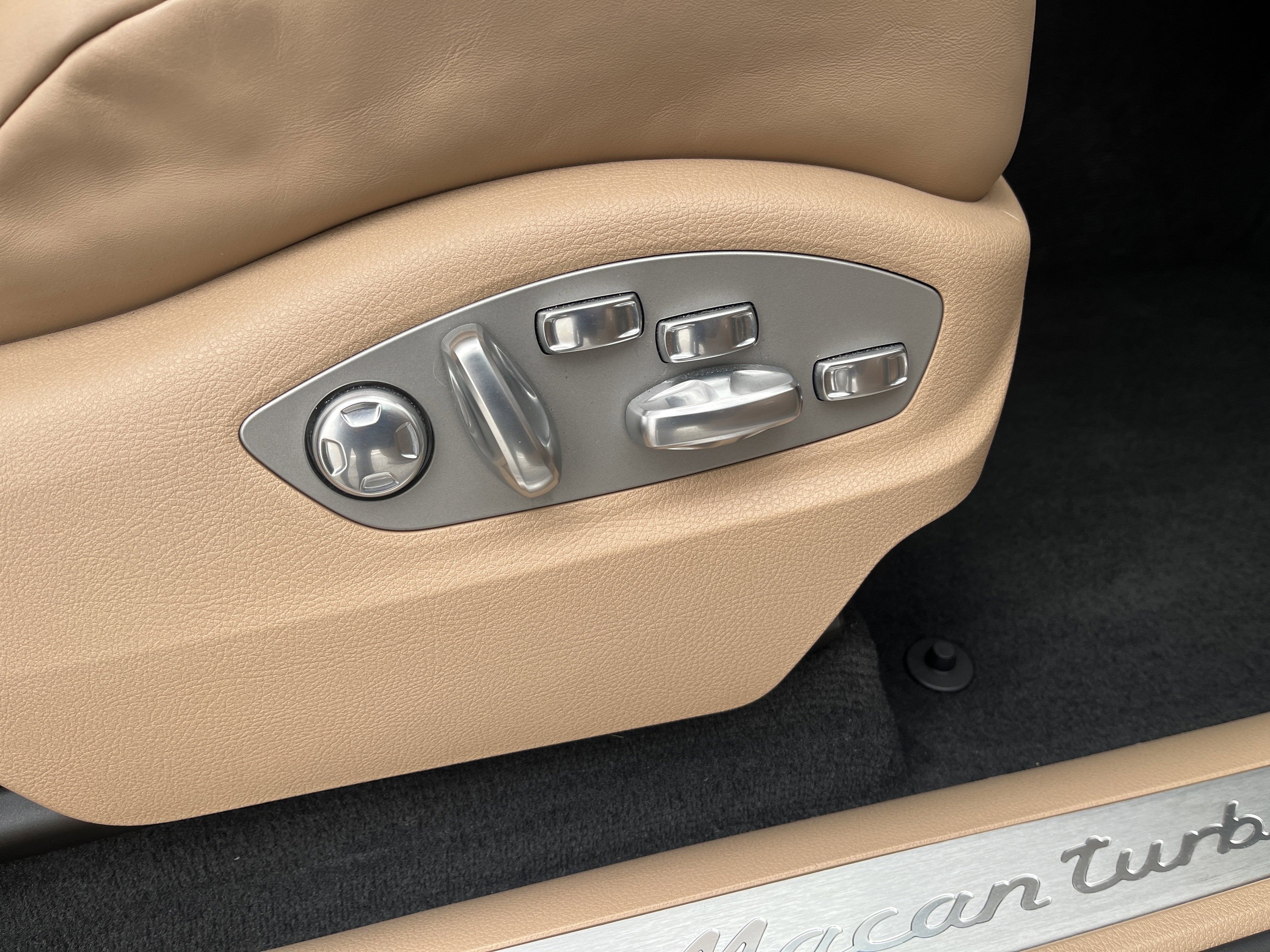 2020 Porsche Macan Turbo AWD w/Nav