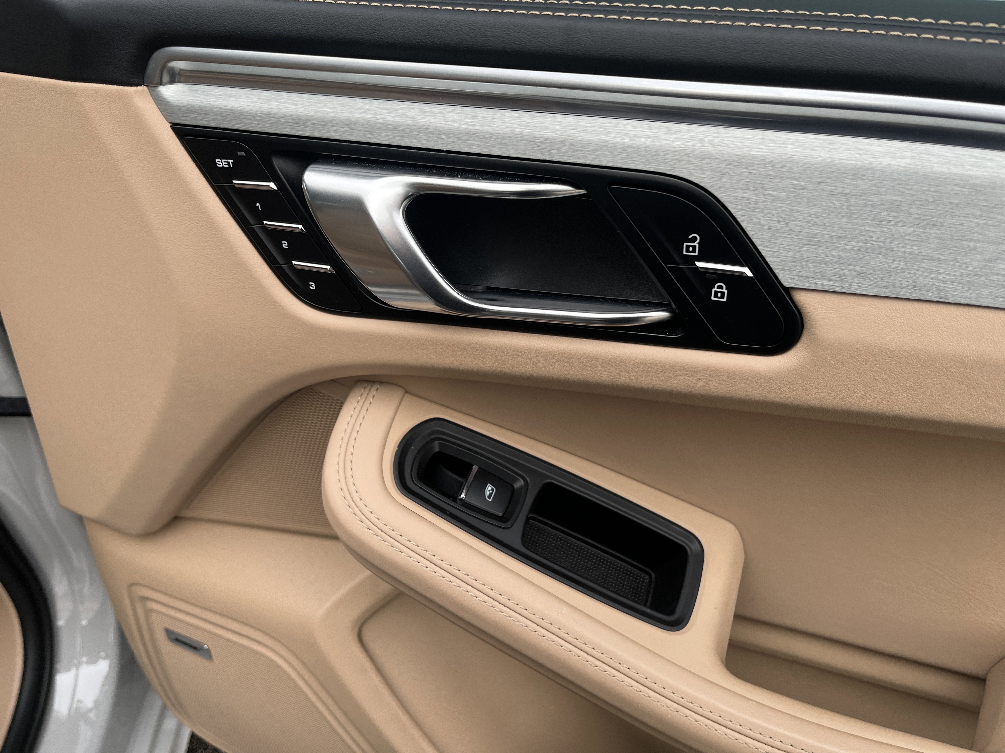 2020 Porsche Macan Turbo AWD w/Nav