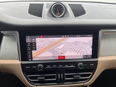 2020 Porsche Macan Turbo AWD w/Nav