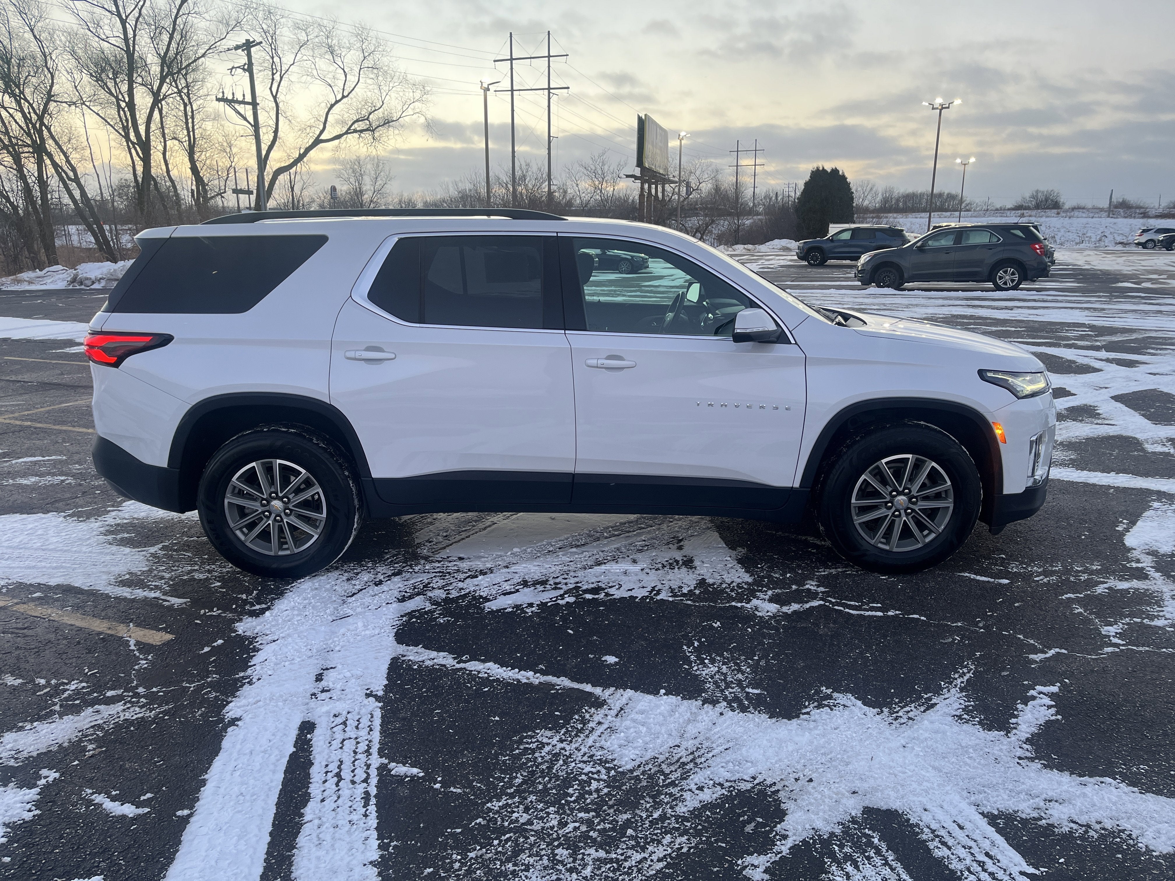 2023 Chevrolet Traverse LT Cloth