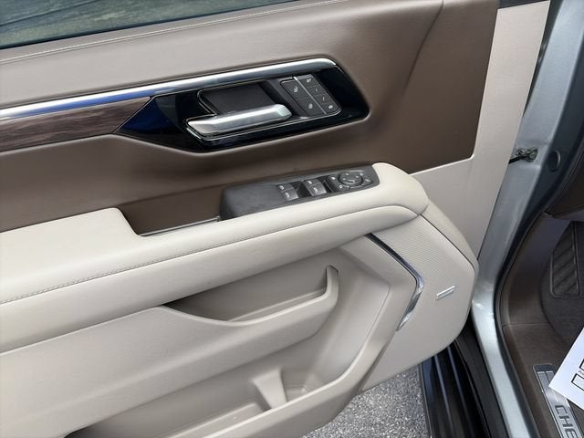 2025 Chevrolet Suburban LT