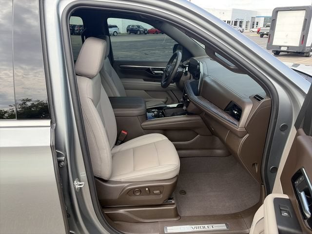 2025 Chevrolet Suburban LT