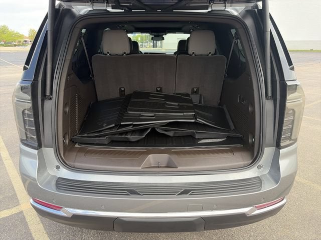 2025 Chevrolet Suburban LT