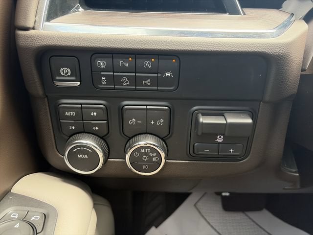 2025 Chevrolet Suburban LT