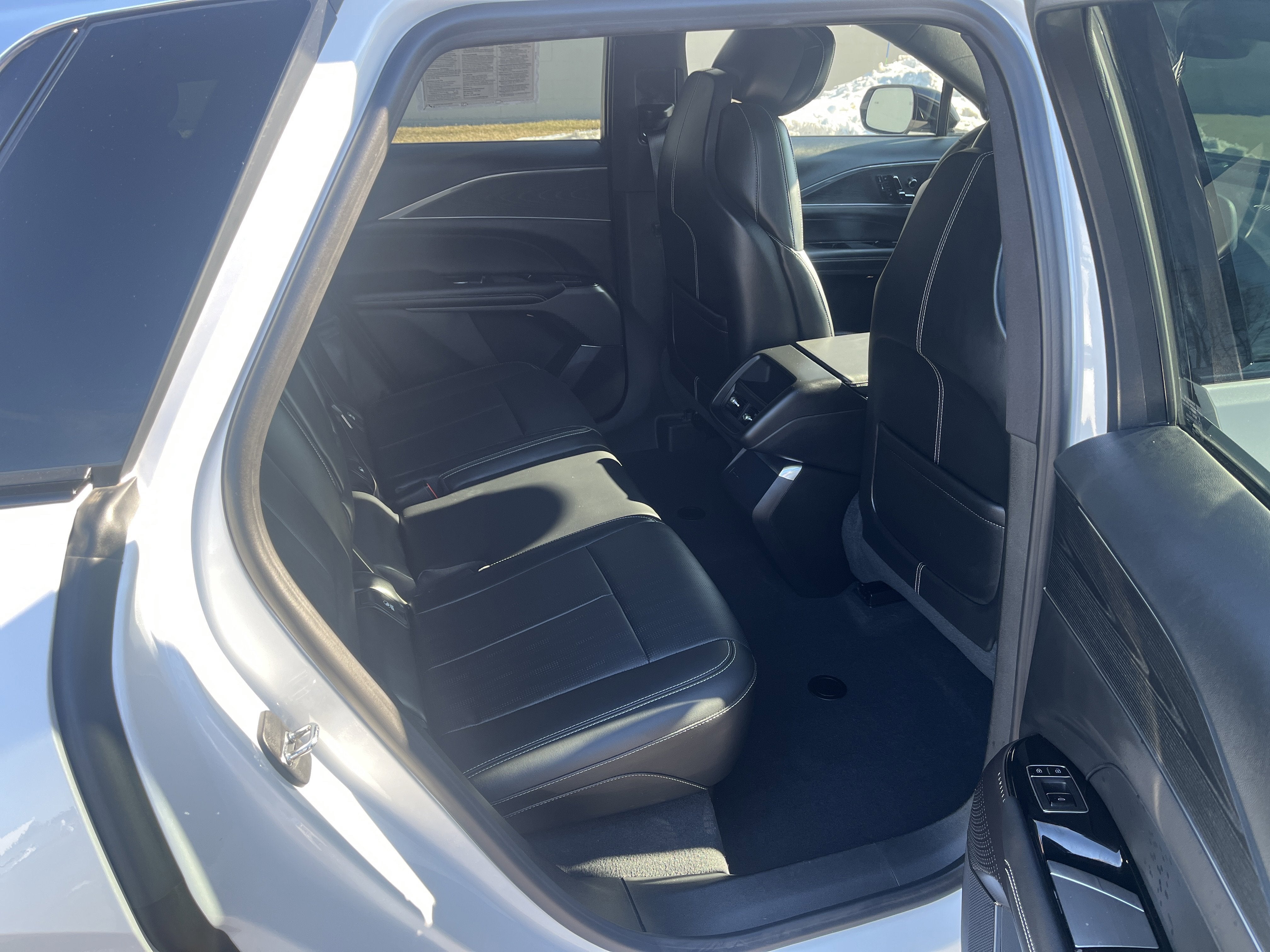 2024 Cadillac LYRIQ Luxury 1