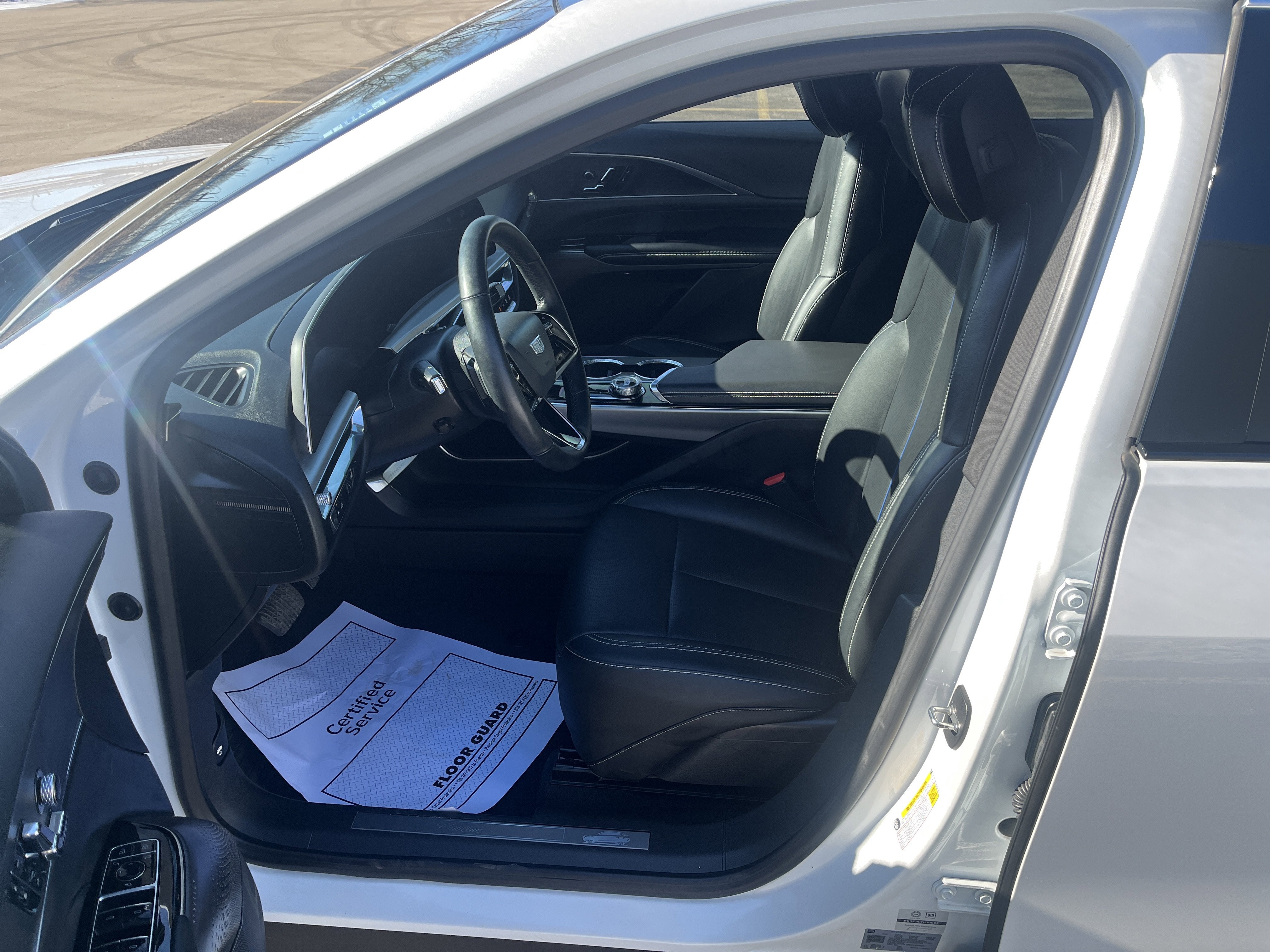 2024 Cadillac LYRIQ Luxury 1