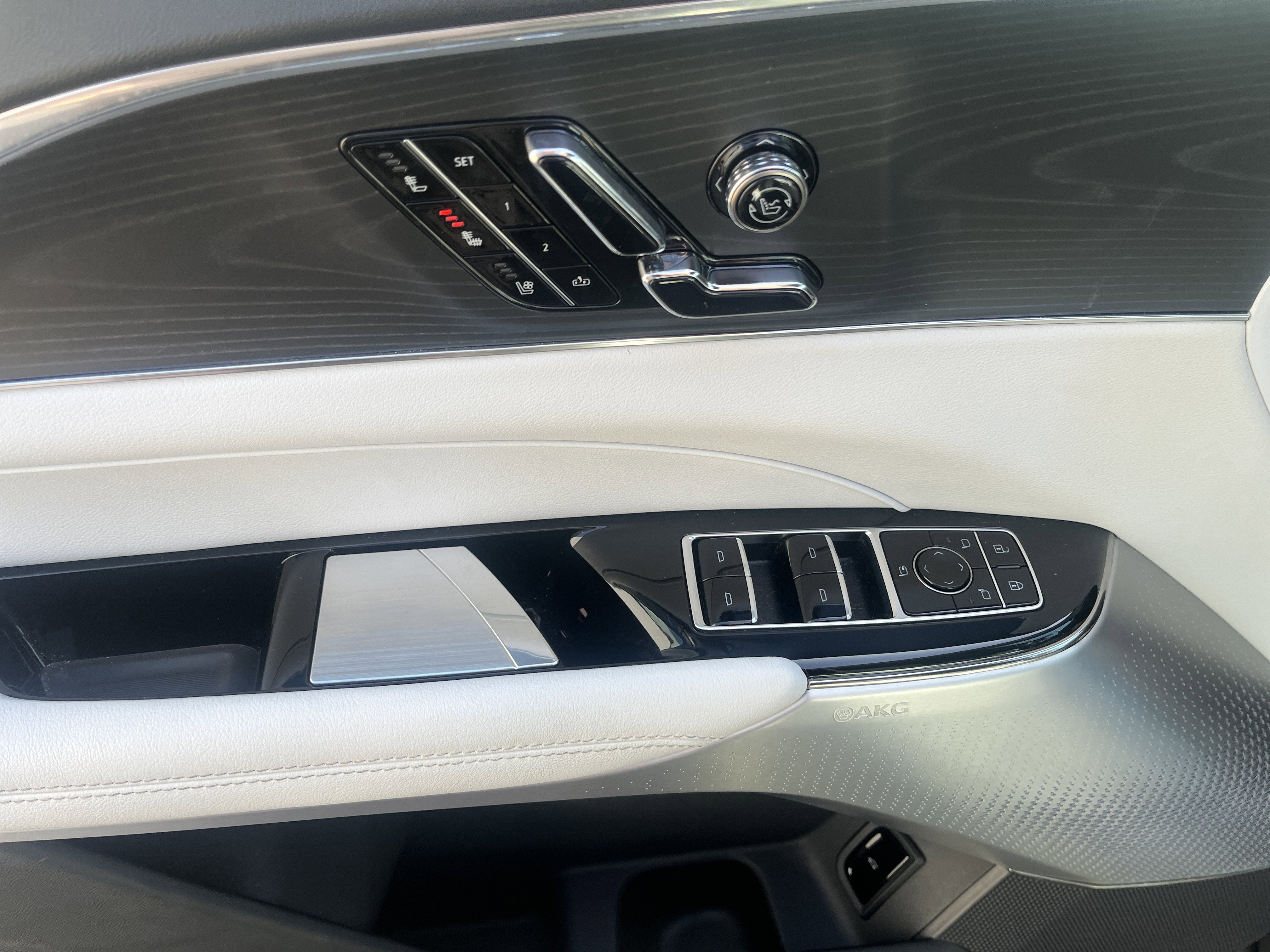 2024 Cadillac LYRIQ Sport 2